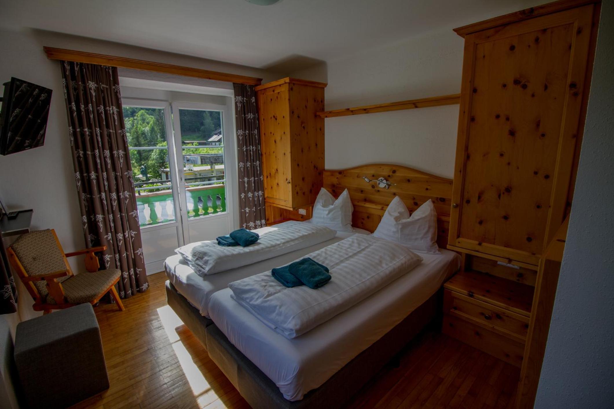 Double Room with Balcony - Photo 1