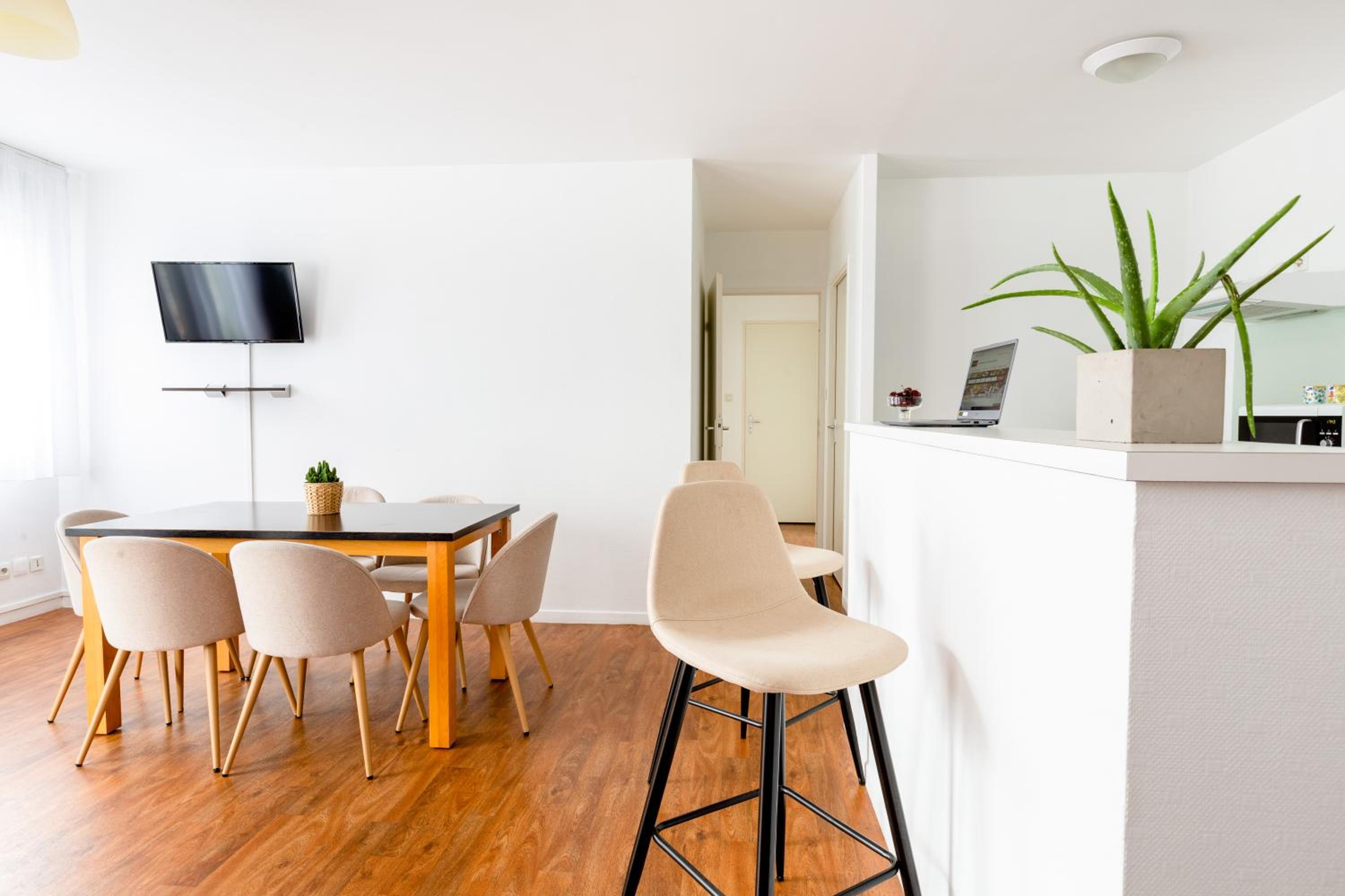 Apartment 6 People with Kitchenette - Photo 11