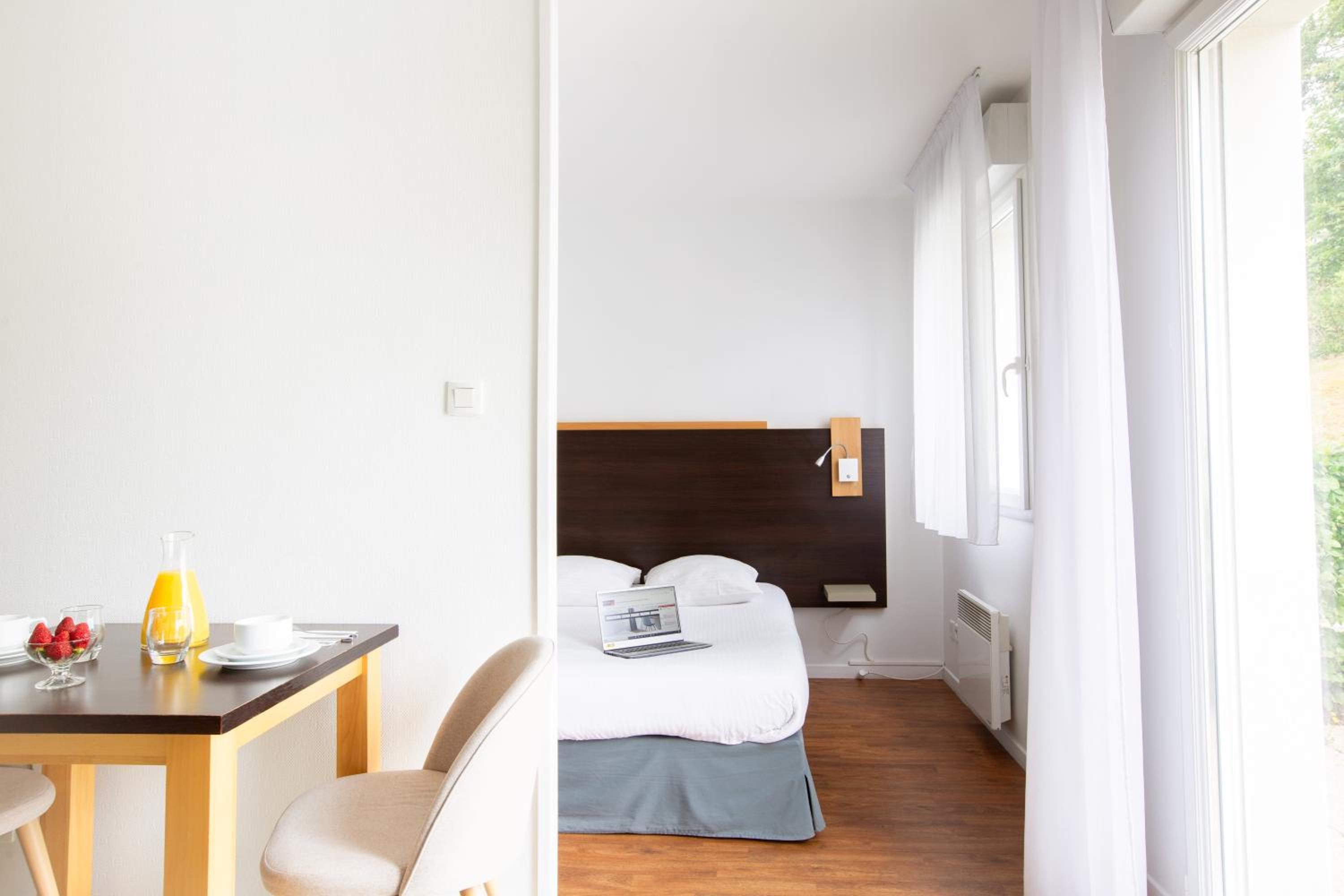 Studio 2 People with Kitchenette - Photo 6