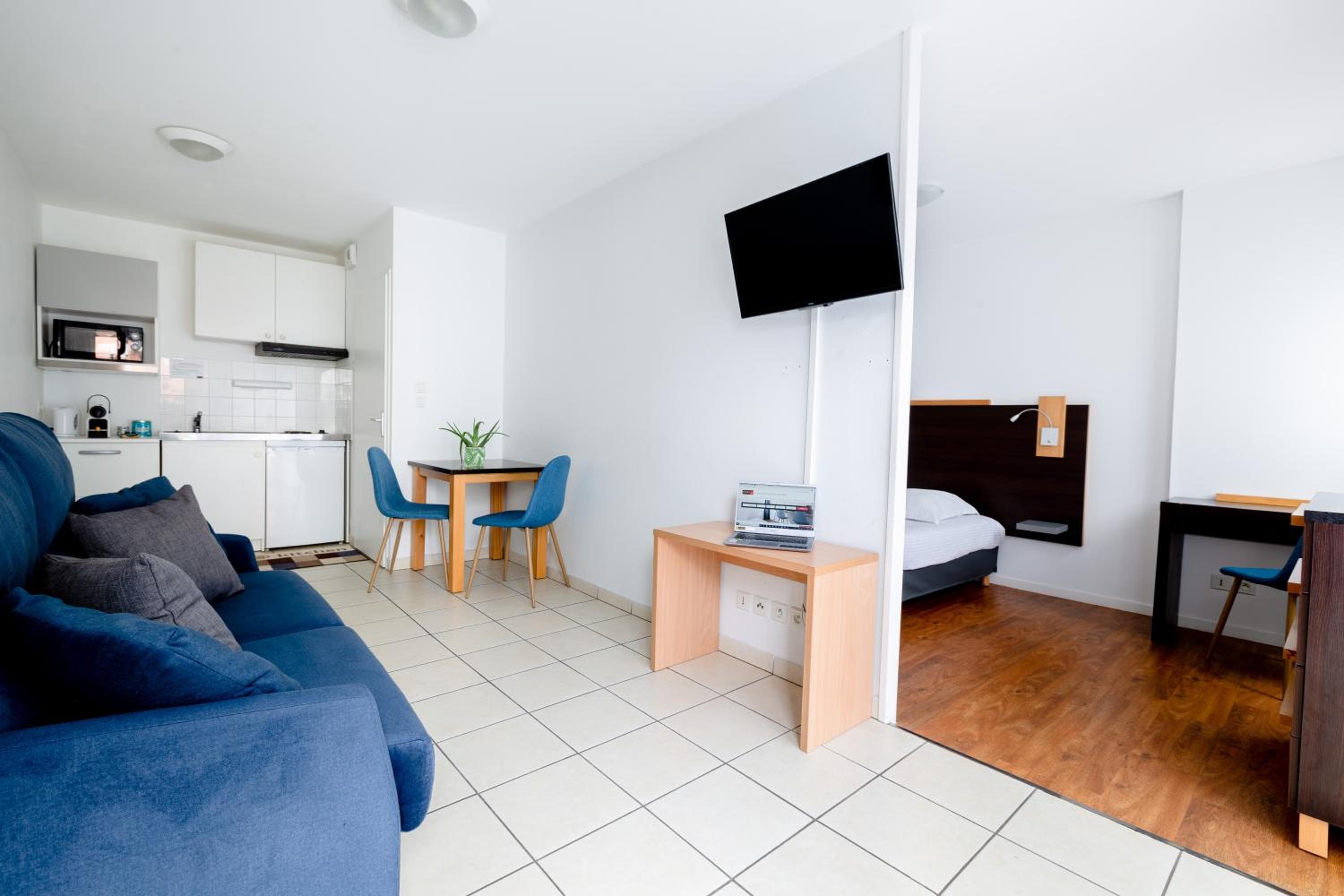 Studio 3 People with Kitchenette - Photo 18