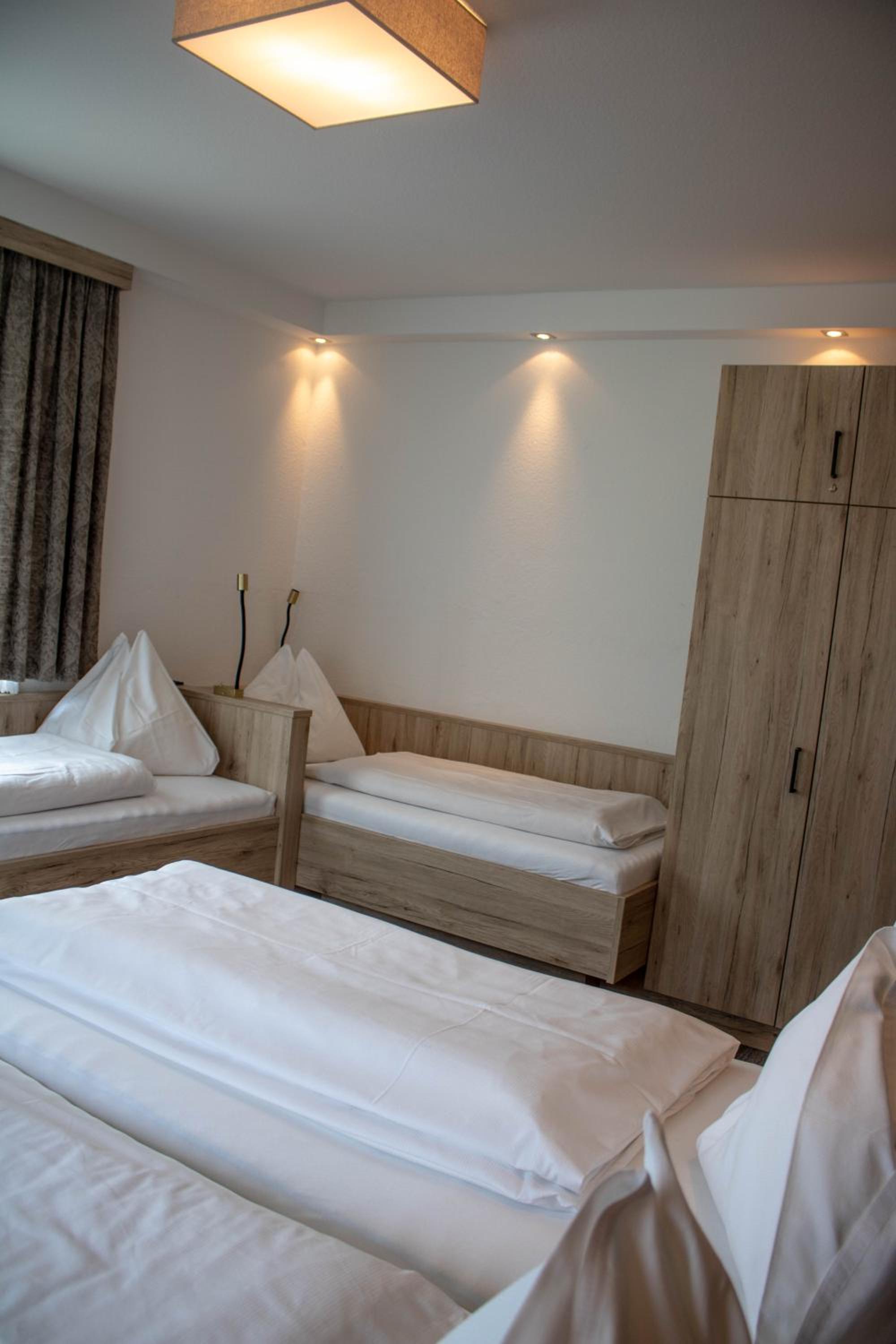 Classic Quadruple Room photo 3