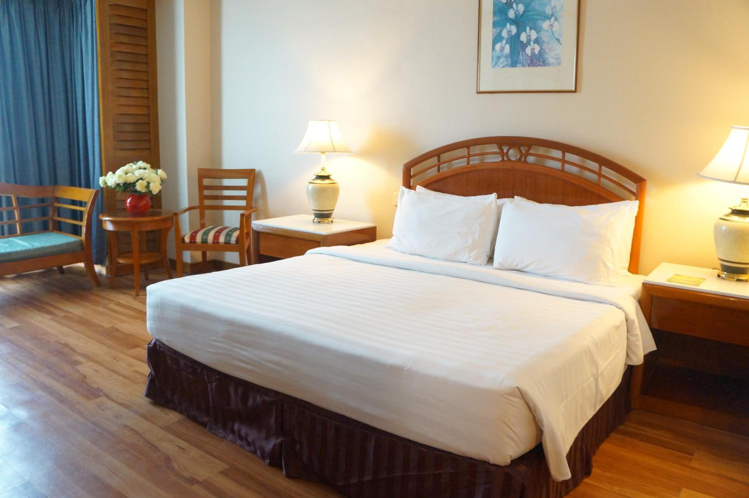 Deluxe Double or Twin Room - Photo 11