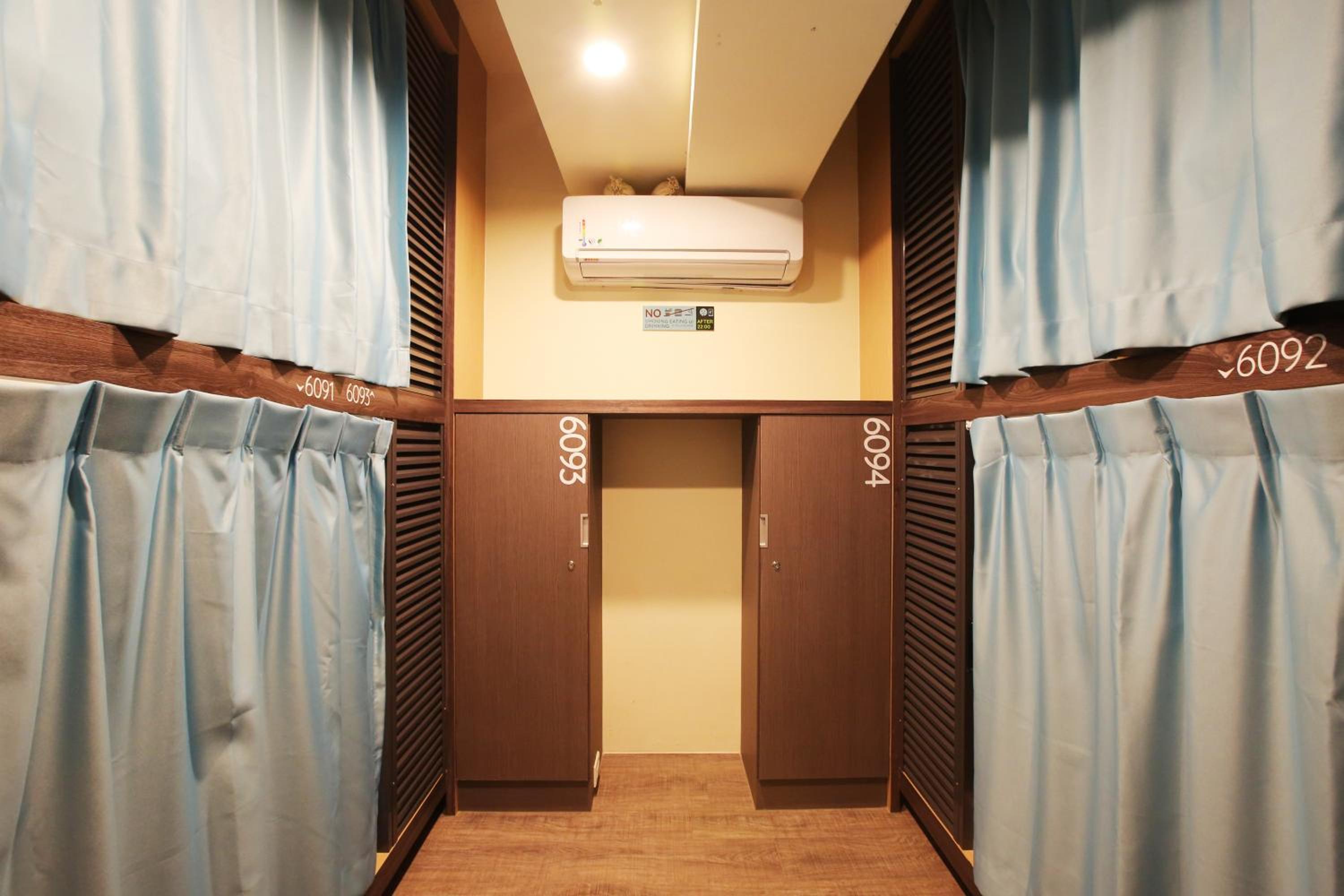 Bunk Bed in 4-Bed Mixed Dormitory Room photo 2