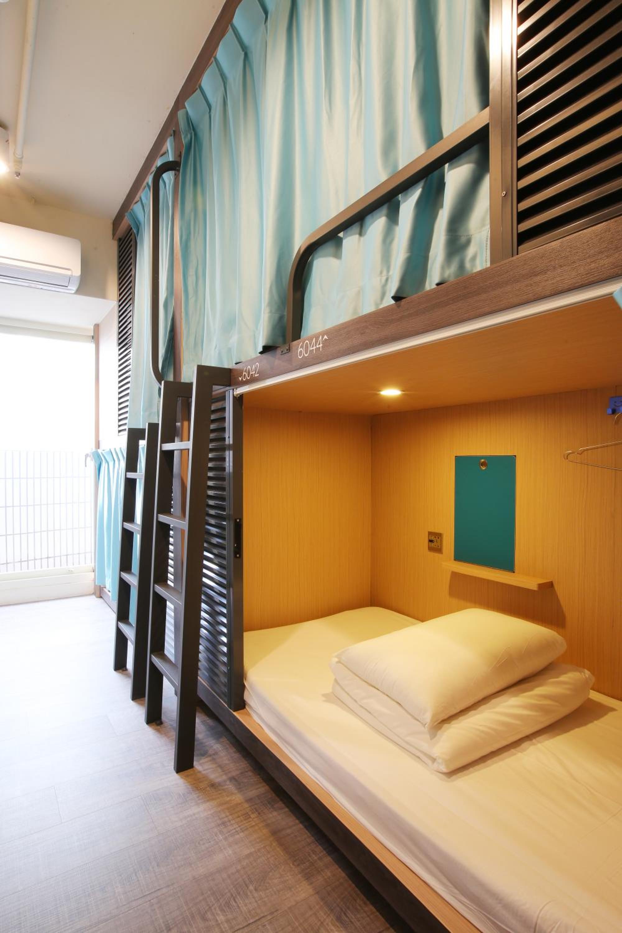 Bunk Bed in 4-Bed Mixed Dormitory Room photo 1