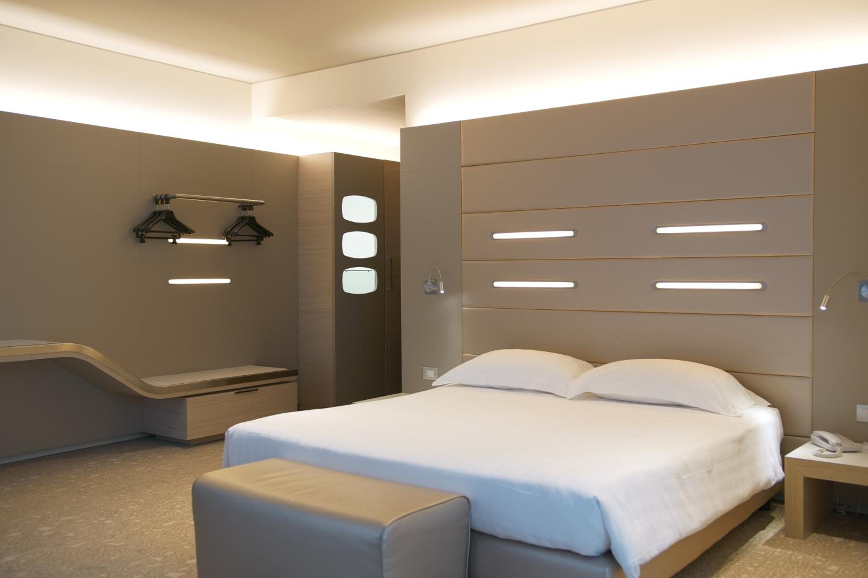 Deluxe Double Room with Shower - Photo 2