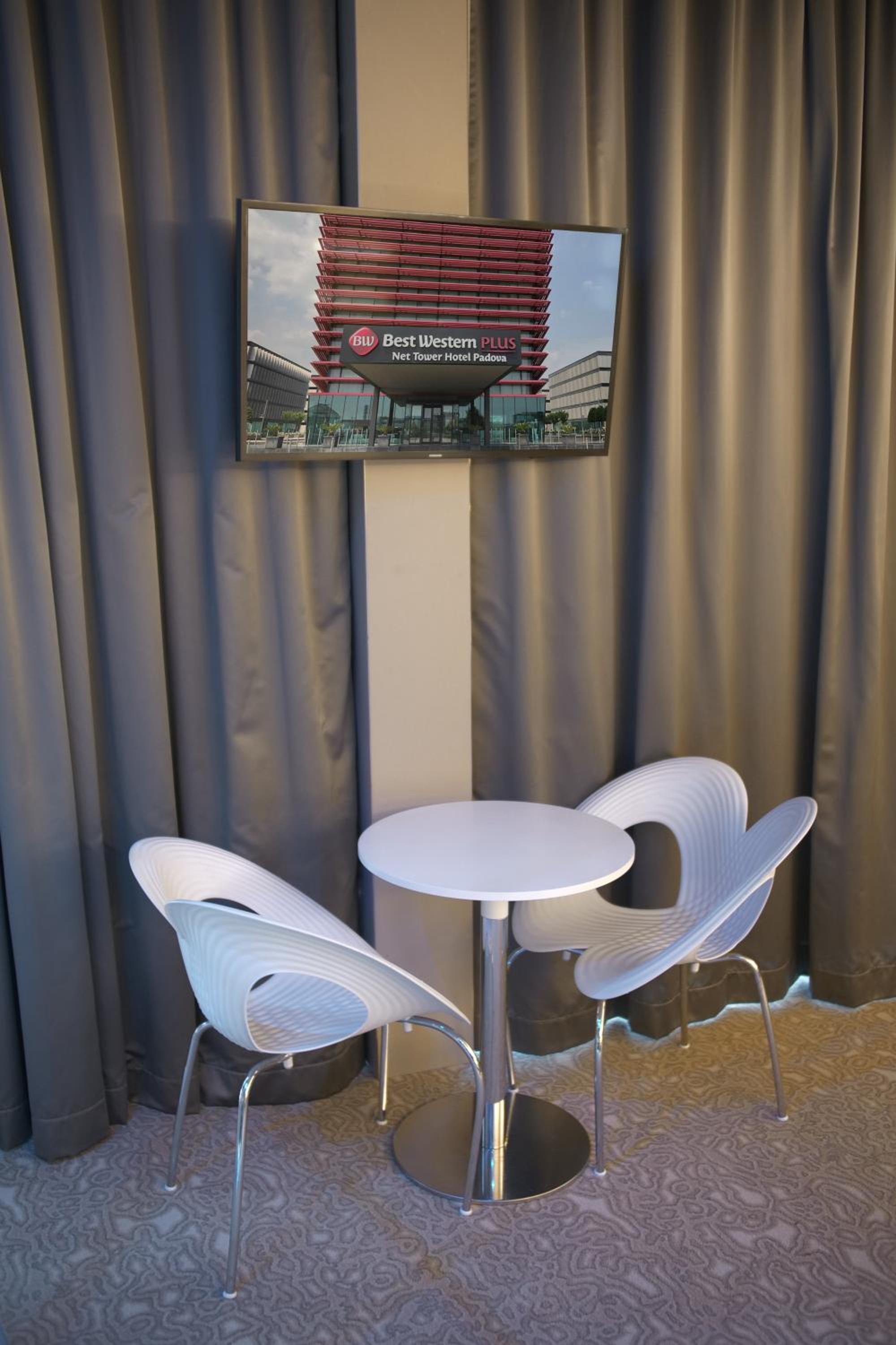 Deluxe Double Room with Shower - Photo 13