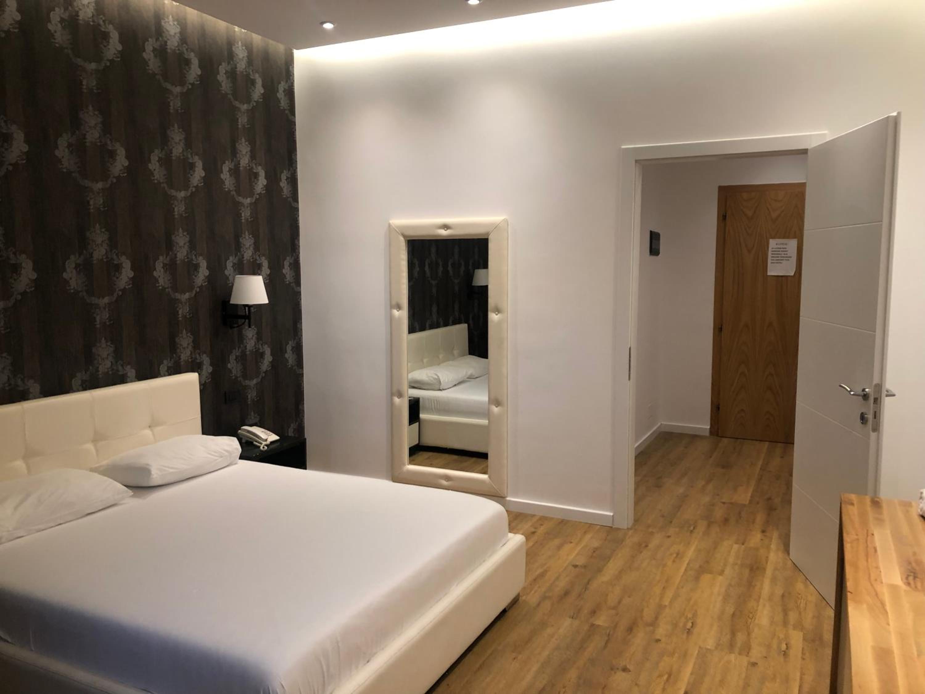 Budget Single Room photo 2