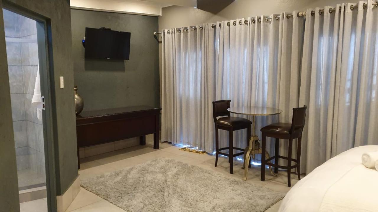 Superior Deluxe Double or Twin Room  photo 1