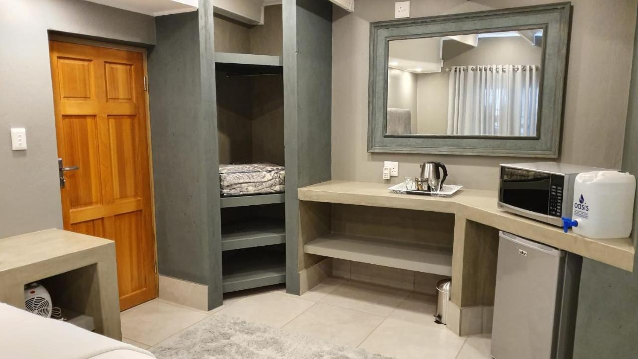 Superior Deluxe Double or Twin Room  photo 3