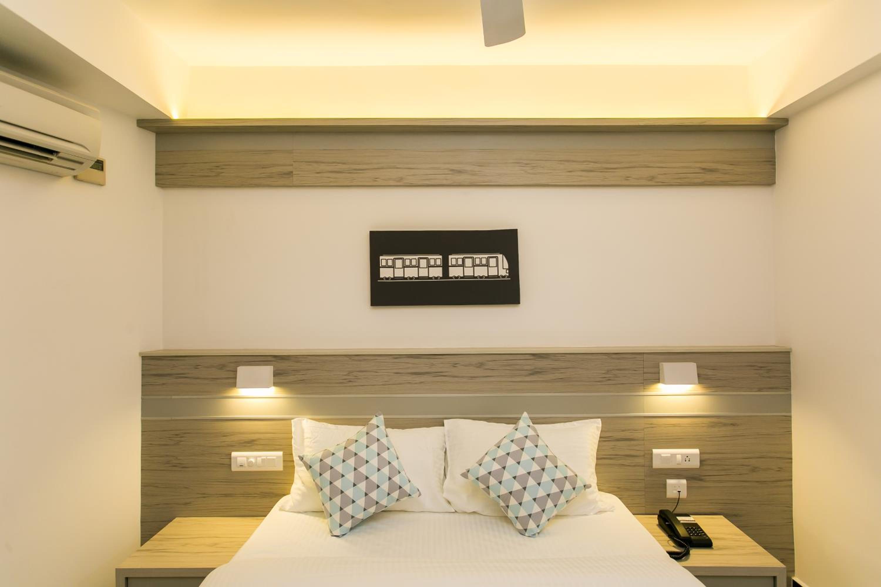 Deluxe Double Room - Photo 21
