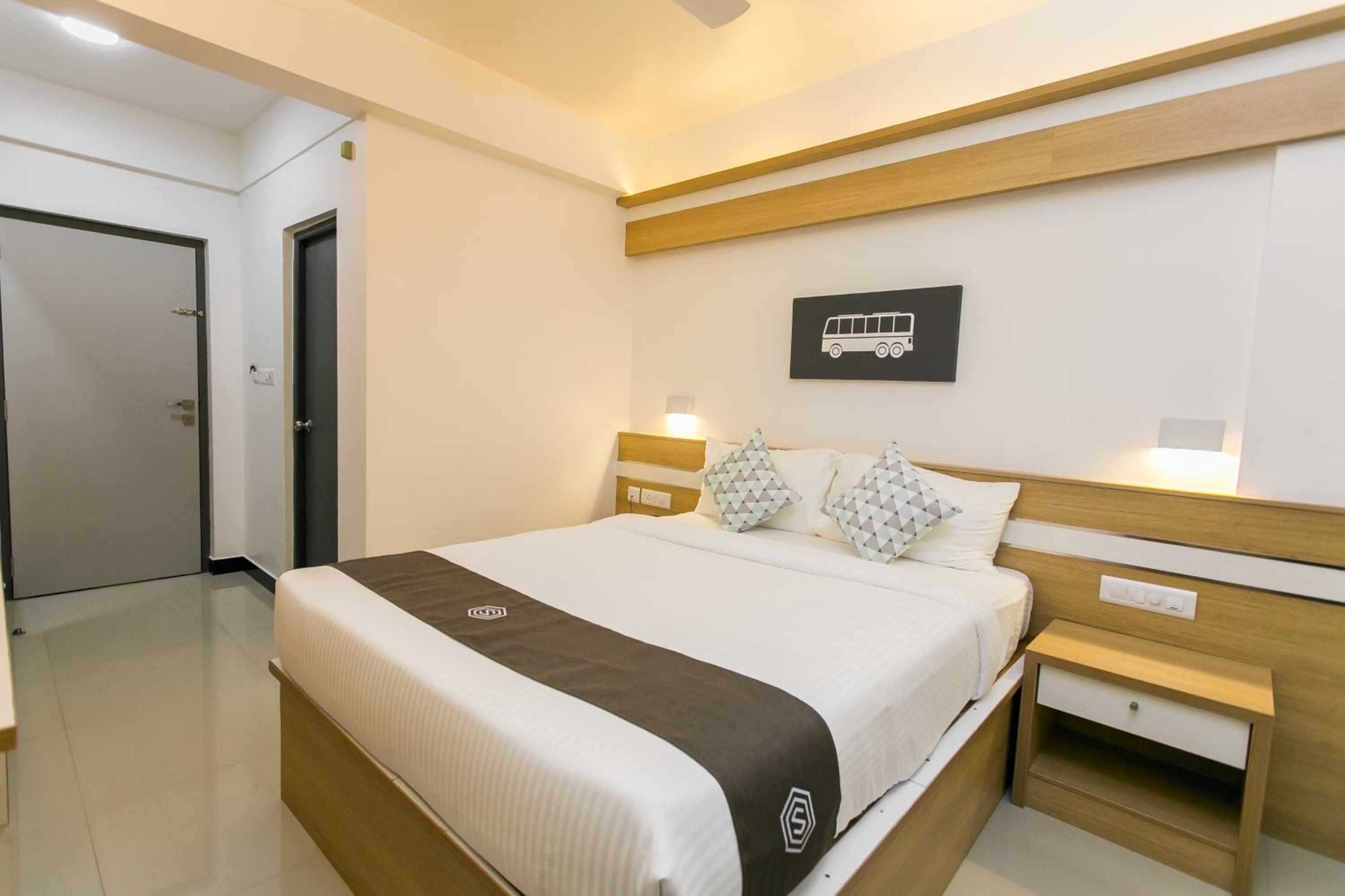 Deluxe Double Room - Photo 13