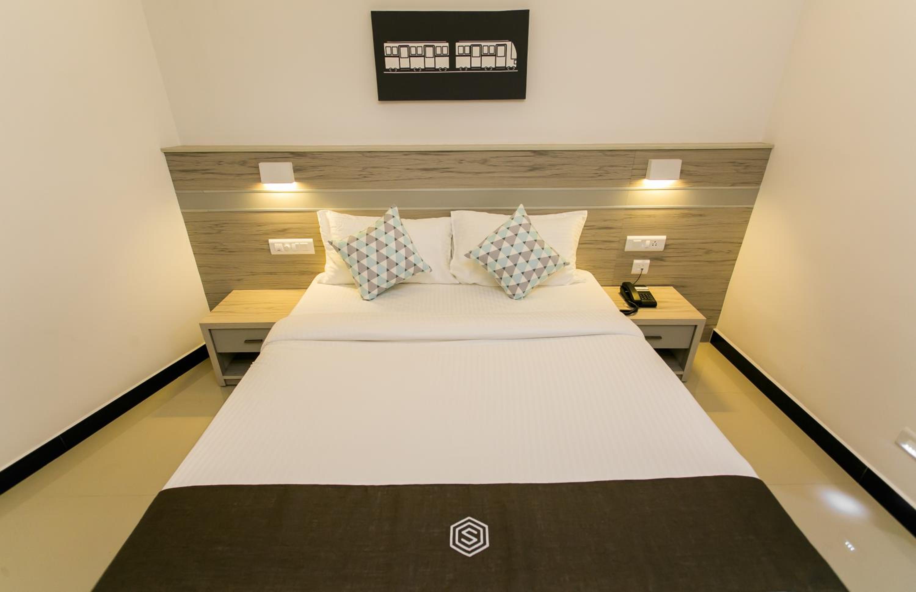 Deluxe Double Room - Photo 9
