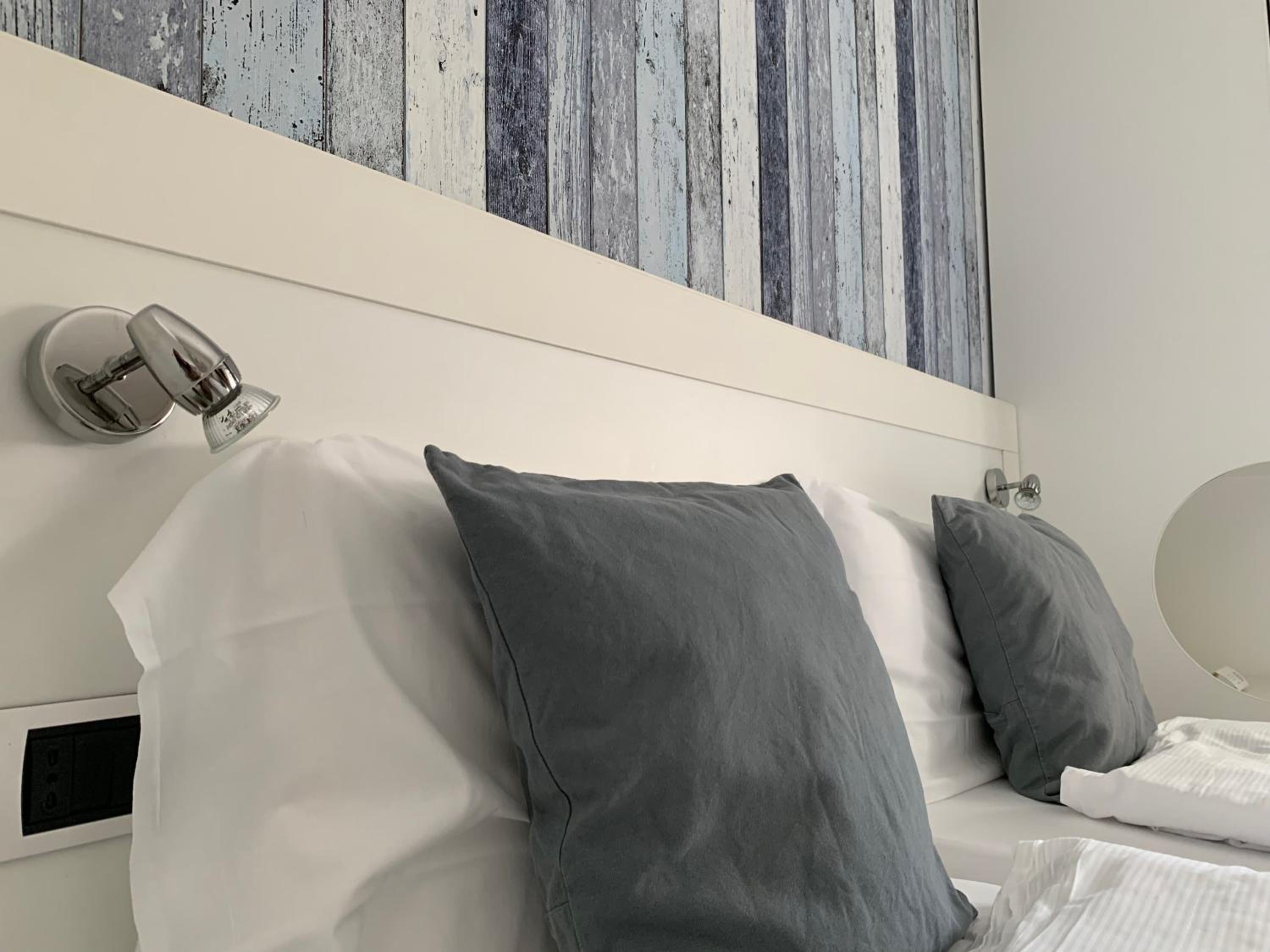 Doppel- oder Zweibettzimmer
