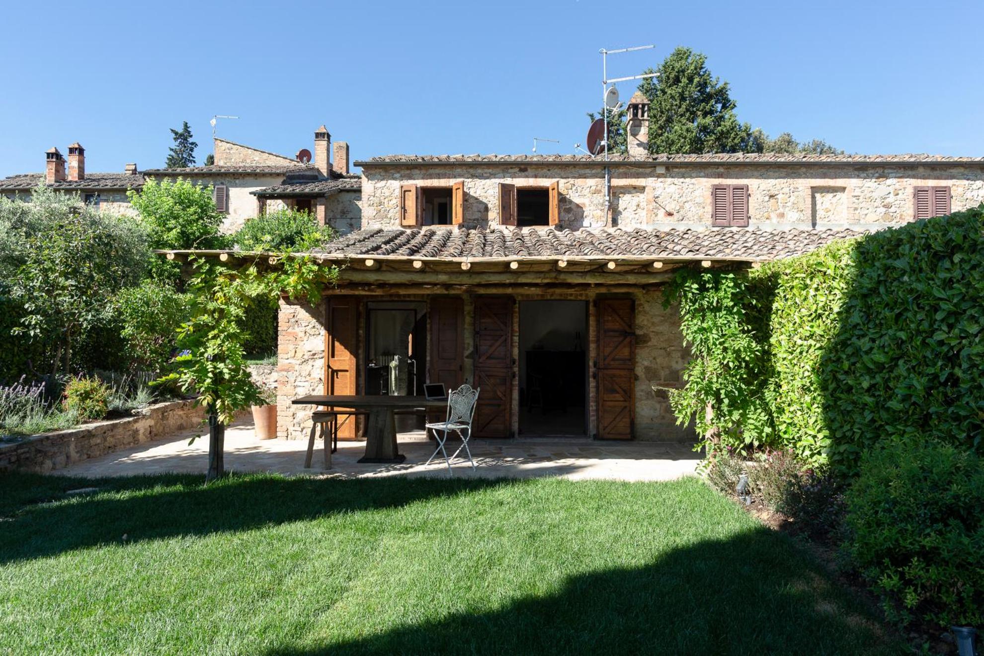 Two-Bedroom House photo 2