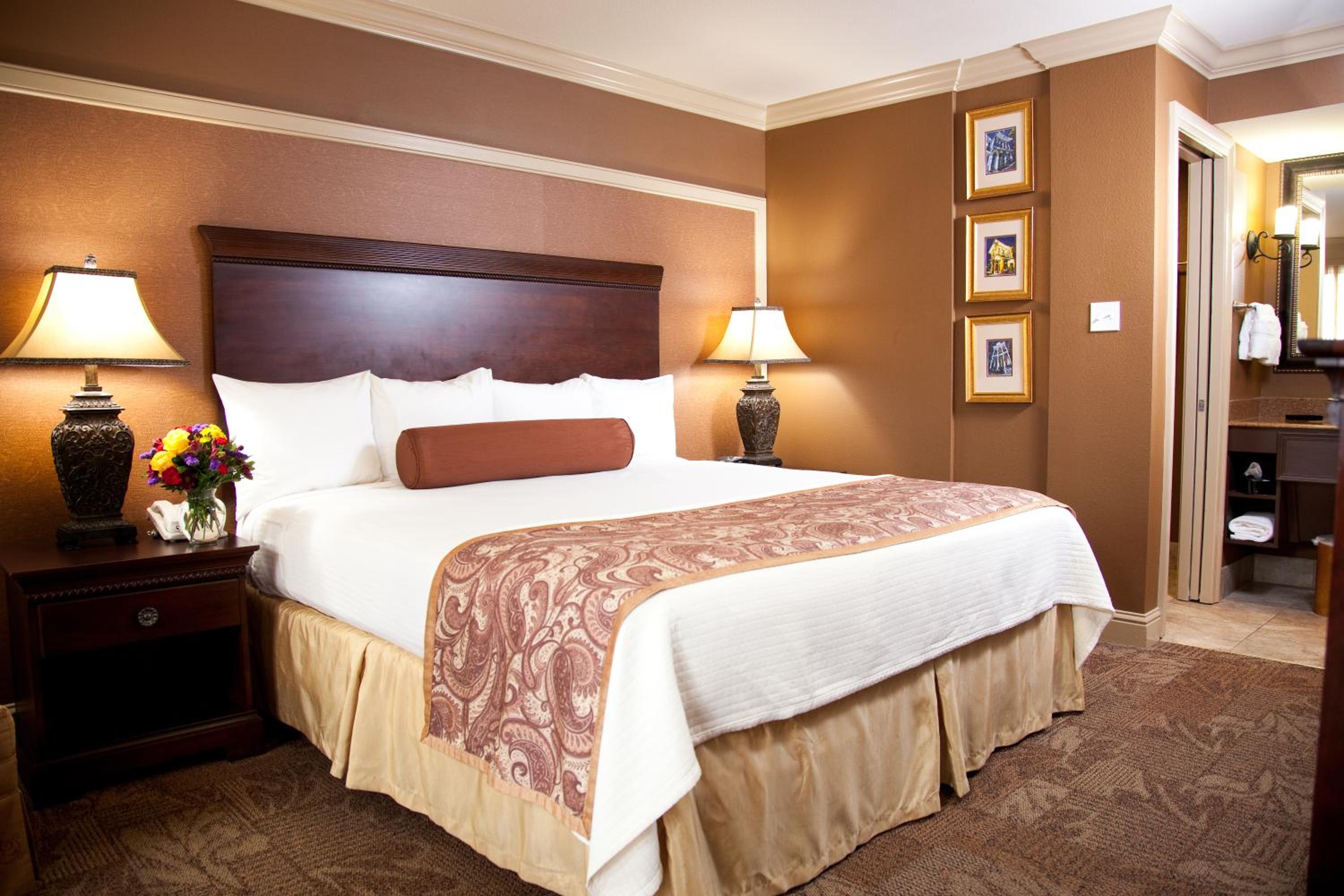 King Room - Non-Smoking photo 2