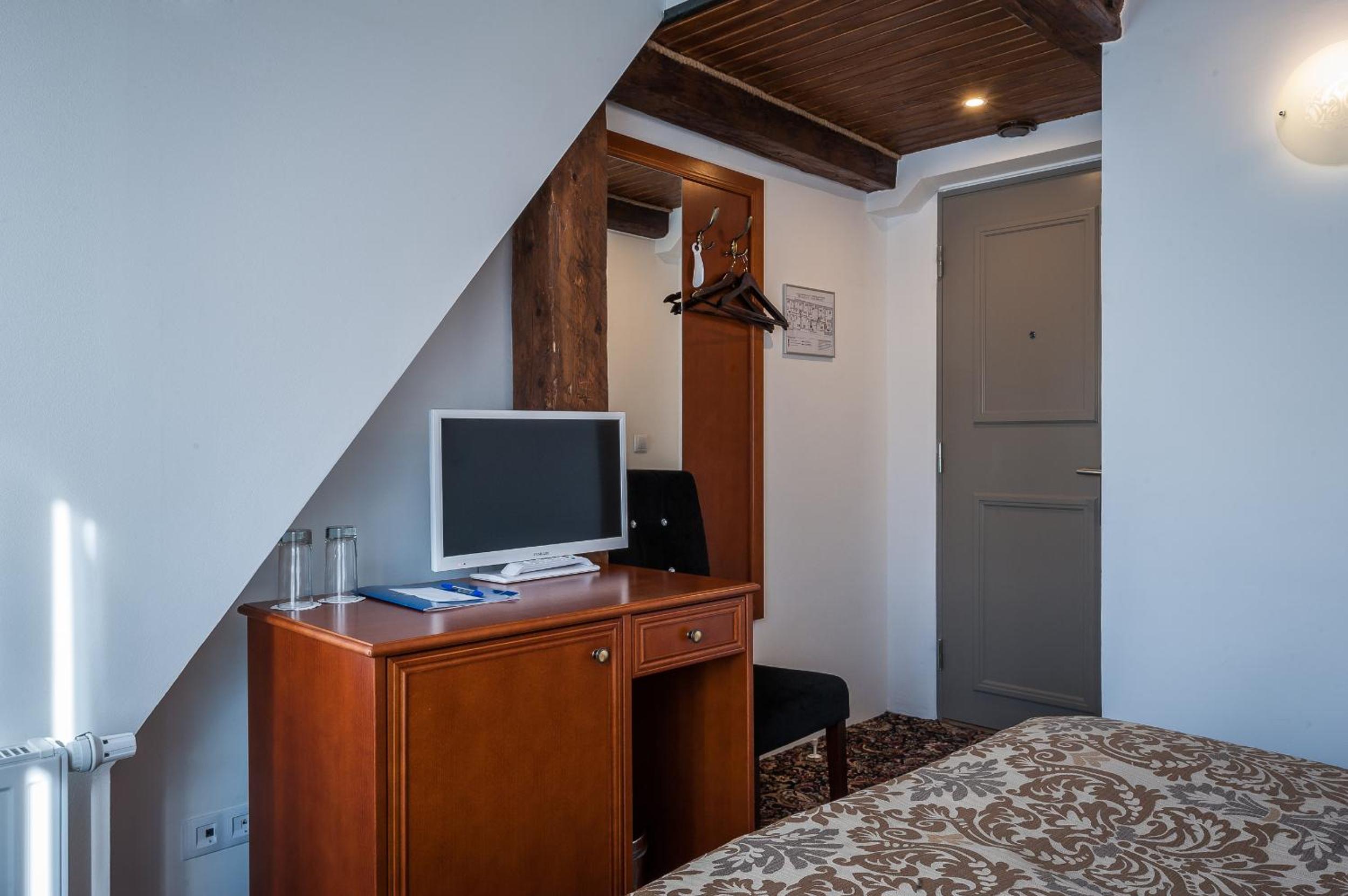 Small Budget Double or Twin Room without Window photo 1