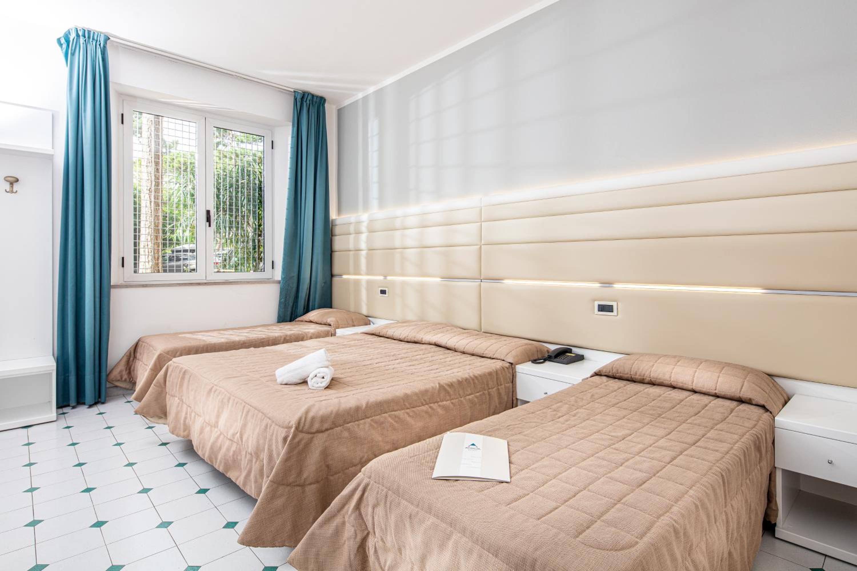 Basic Quadruple Room - Photo 1