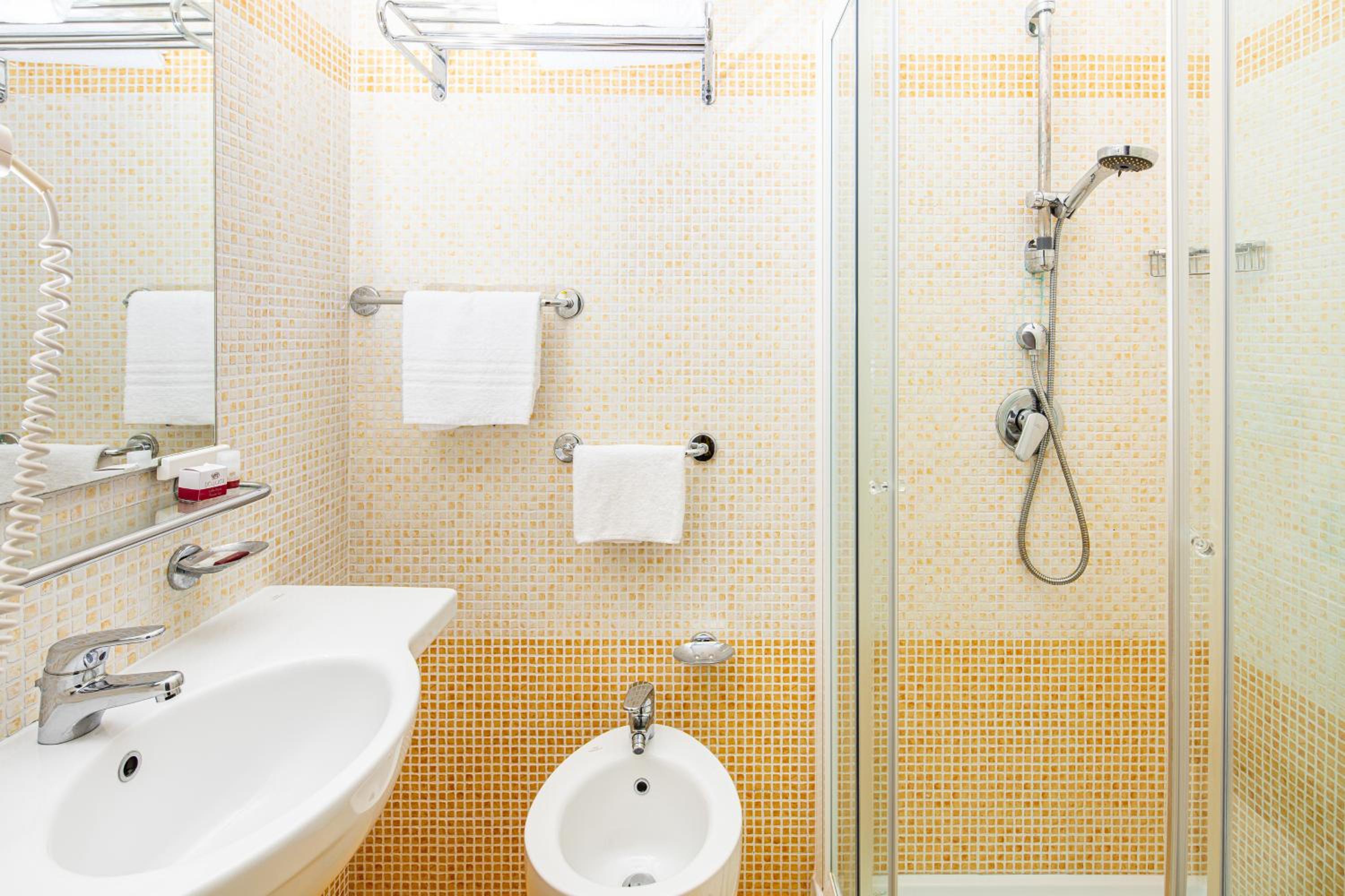 Standard Triple Room - Photo 4