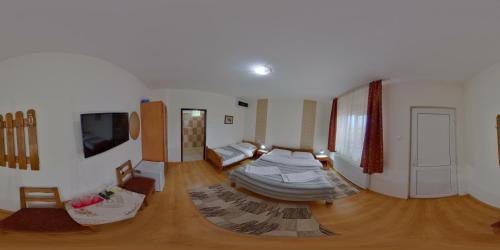 King Room with Two King Beds photo 1