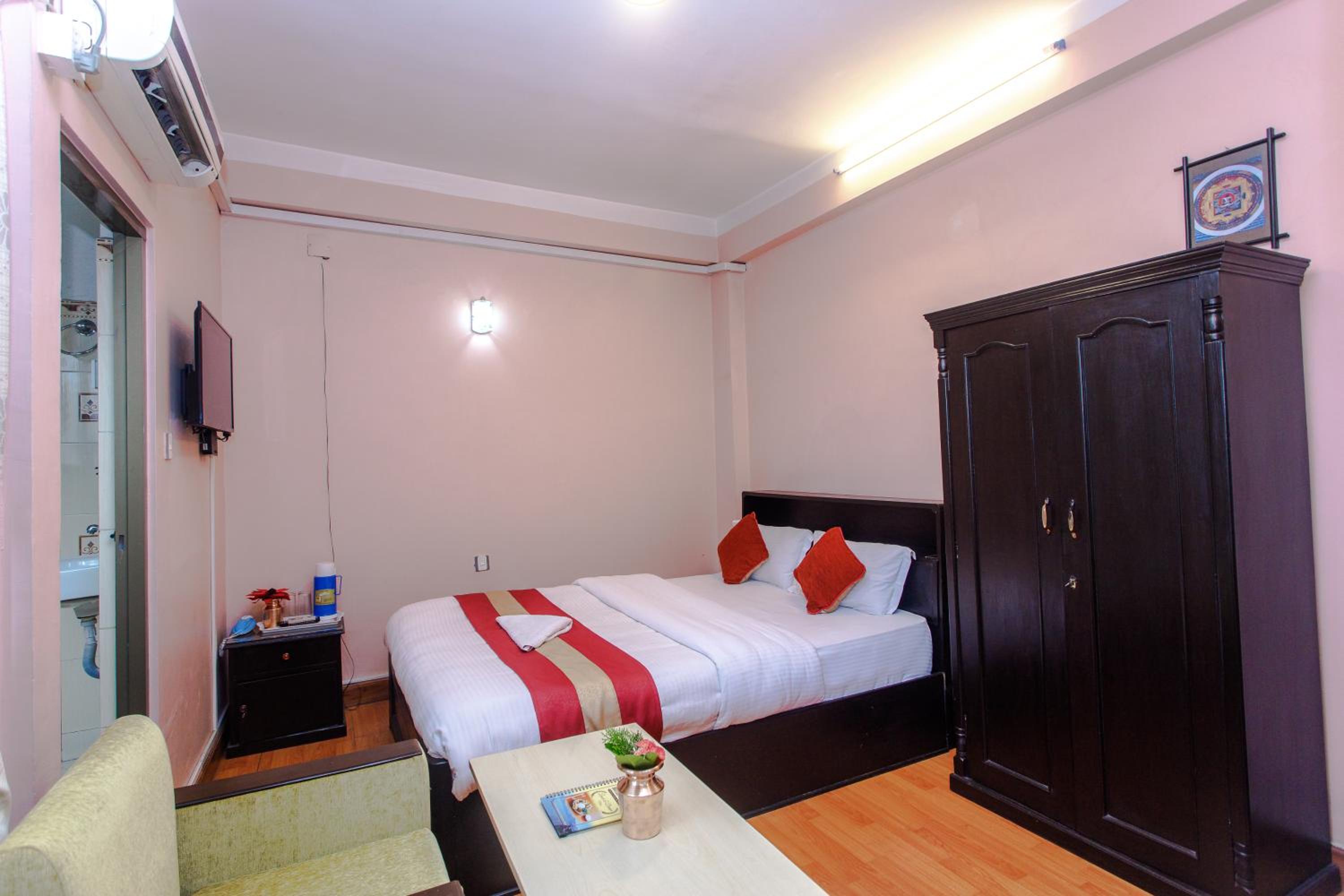 Standard Double Room with 24-hour Check-in photo 2