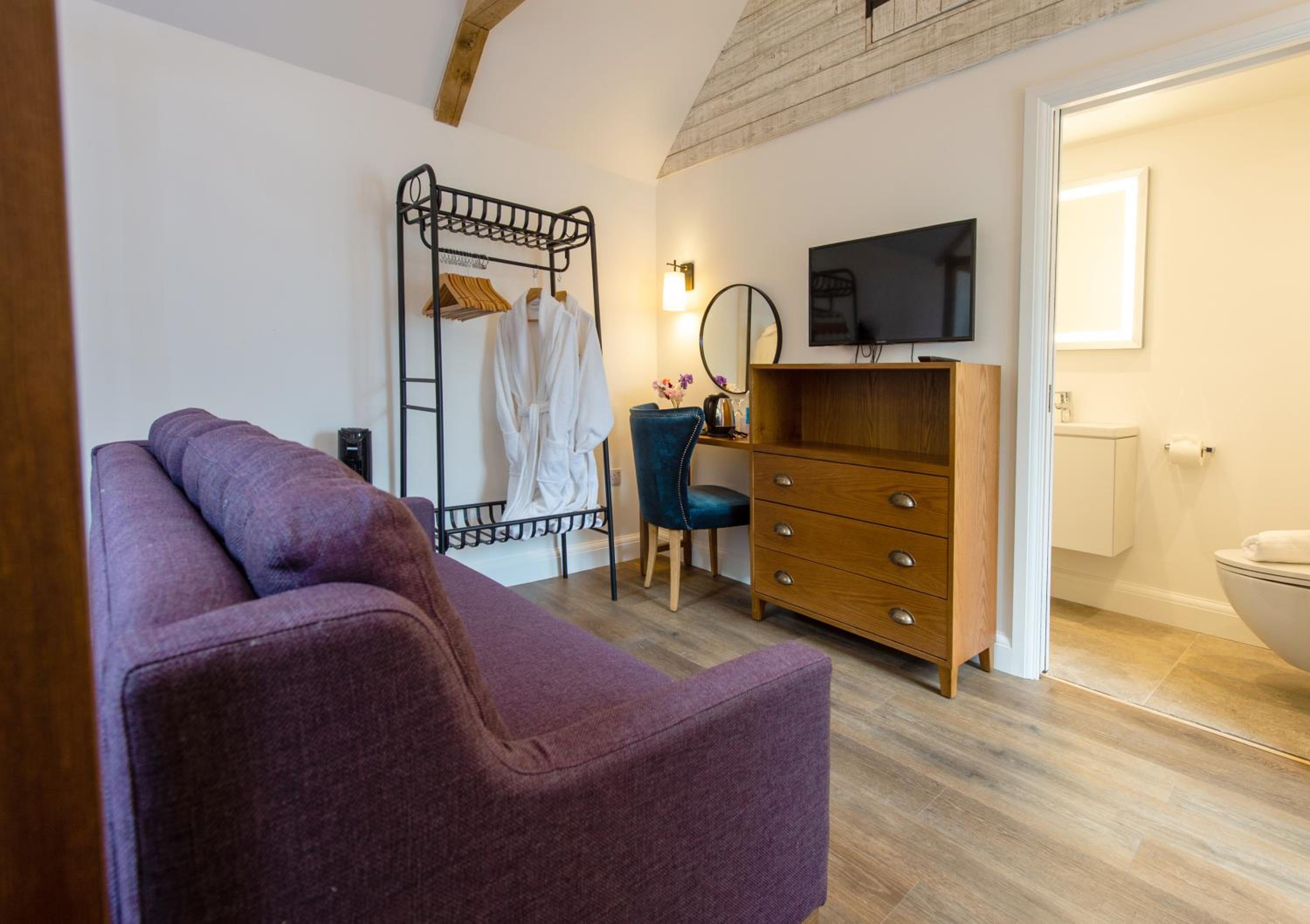 Deluxe Double Room - Photo 8