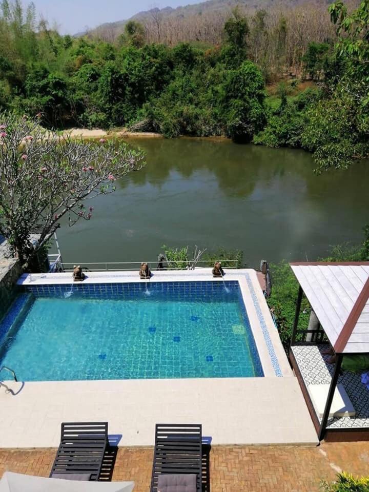 Junior Suite with Pool View - Photo 15