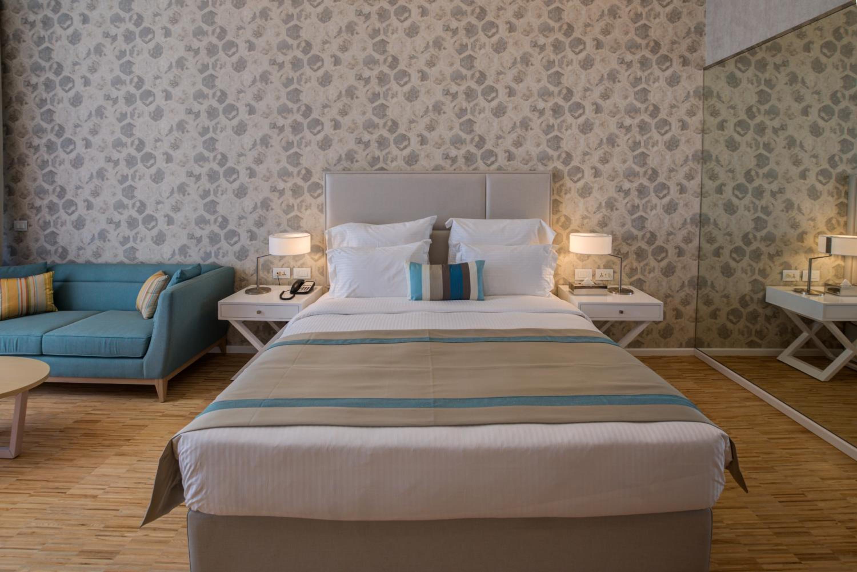 Deluxe Bay Room