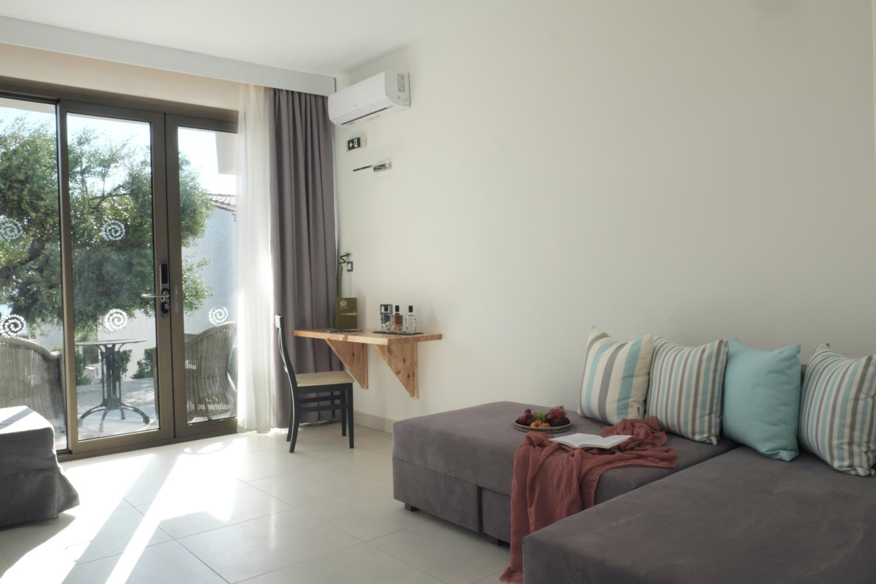 Superior Room - Photo 14
