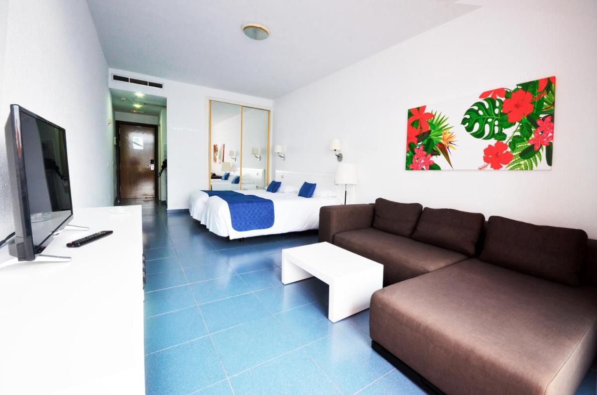 Studio (1 Adult + 2 Children)
