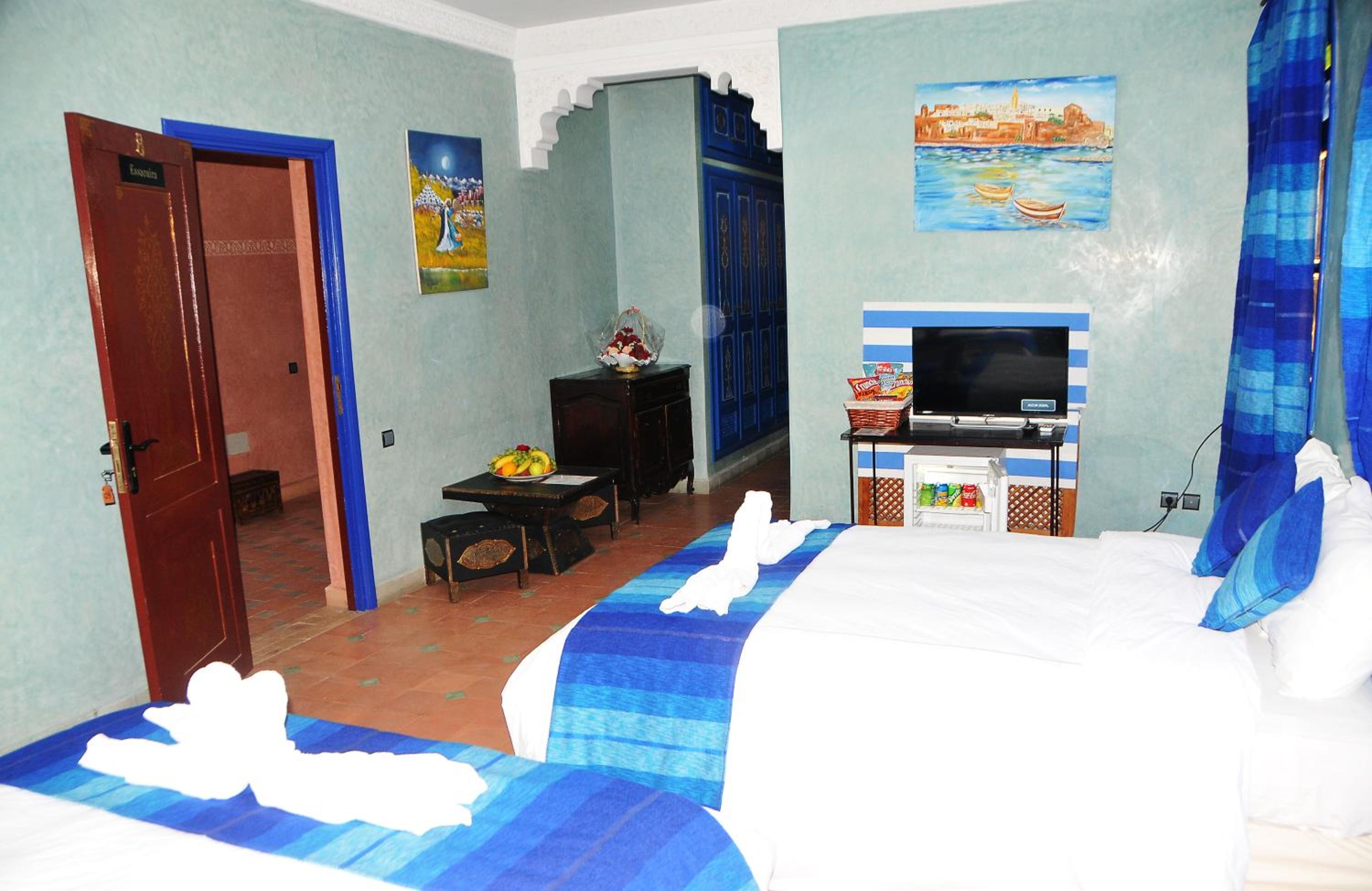 Quadruple Room with Private Bathroom - Photo 6