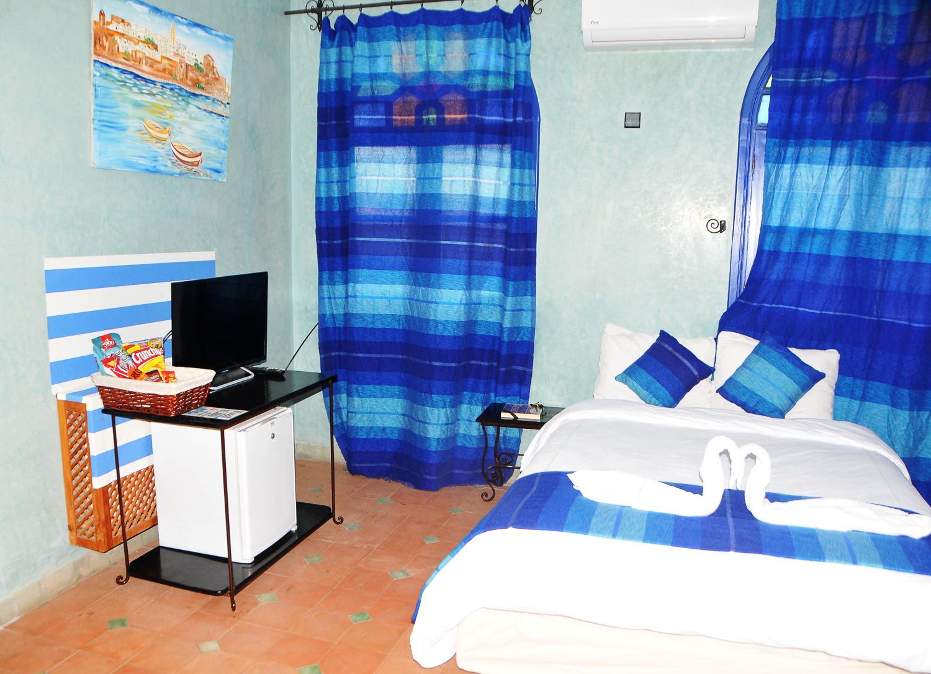Quadruple Room with Private Bathroom - Photo 1