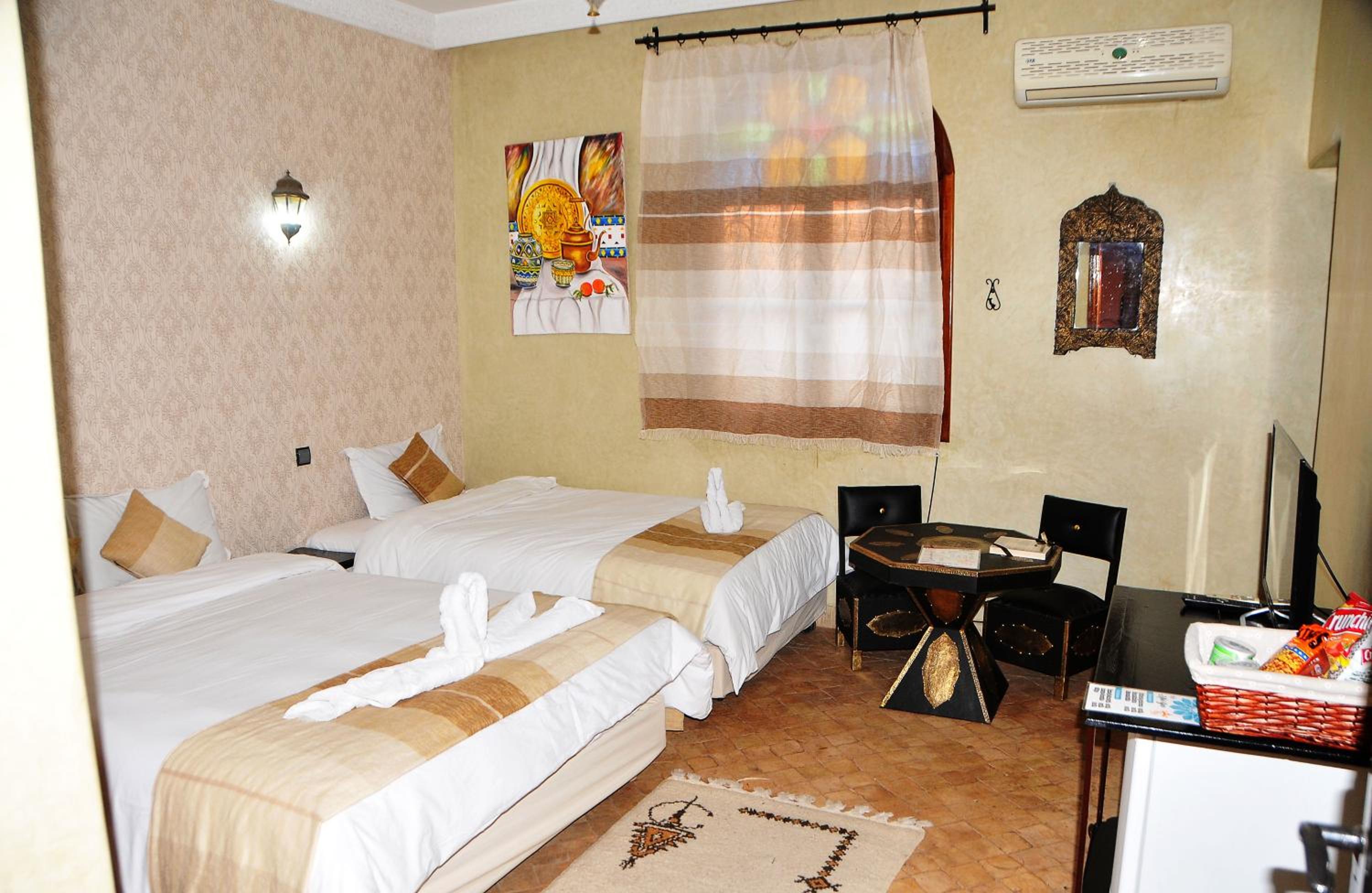 Triple Room with Private Bathroom - Photo 2