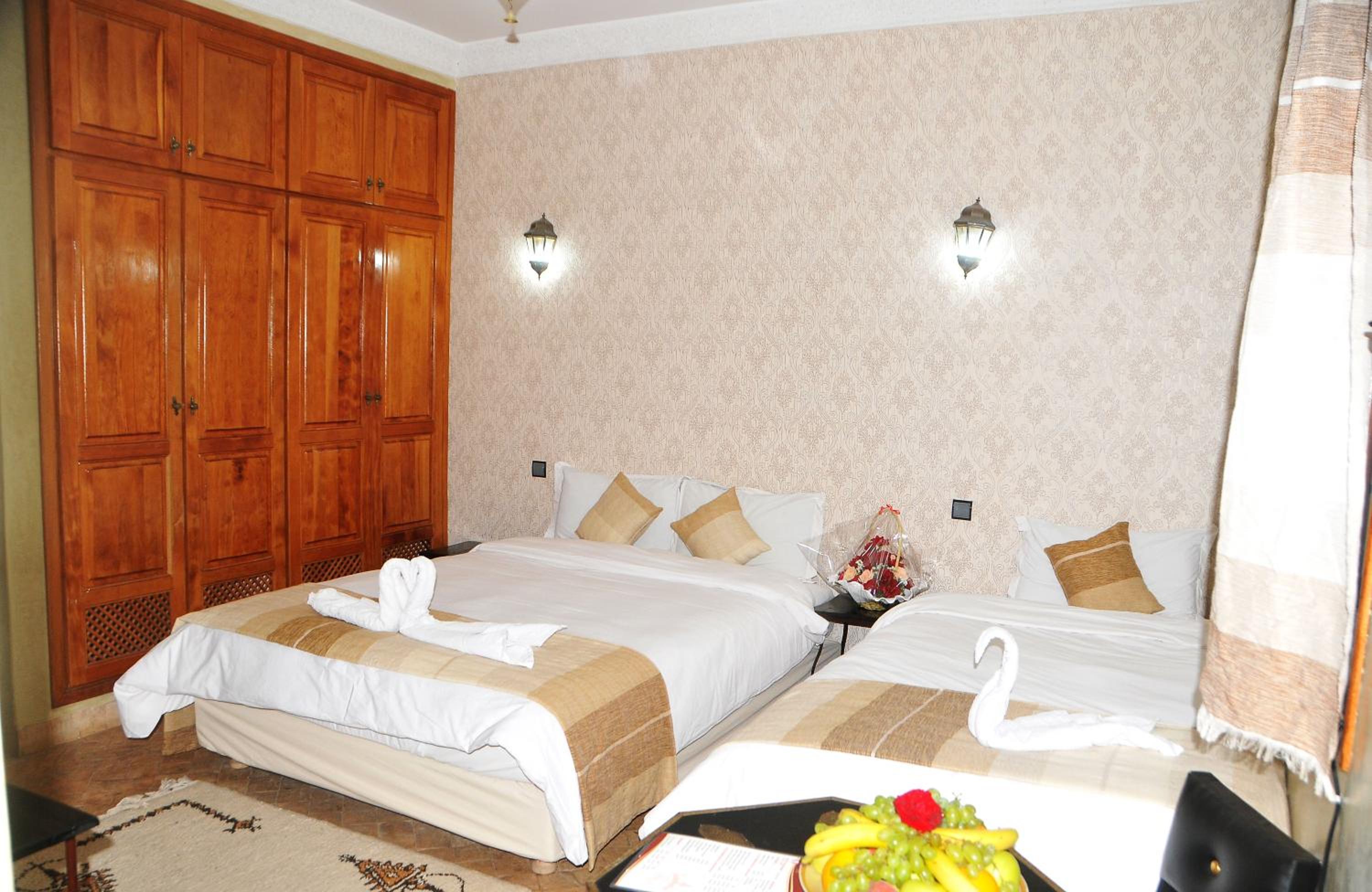 Triple Room with Private Bathroom - Photo 10