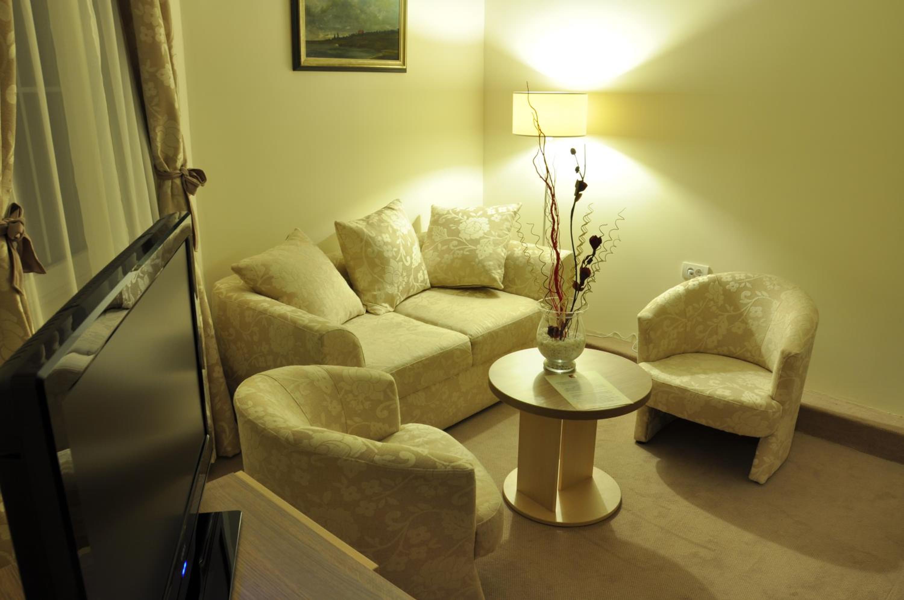 One-Bedroom Apartment (3 Adults)