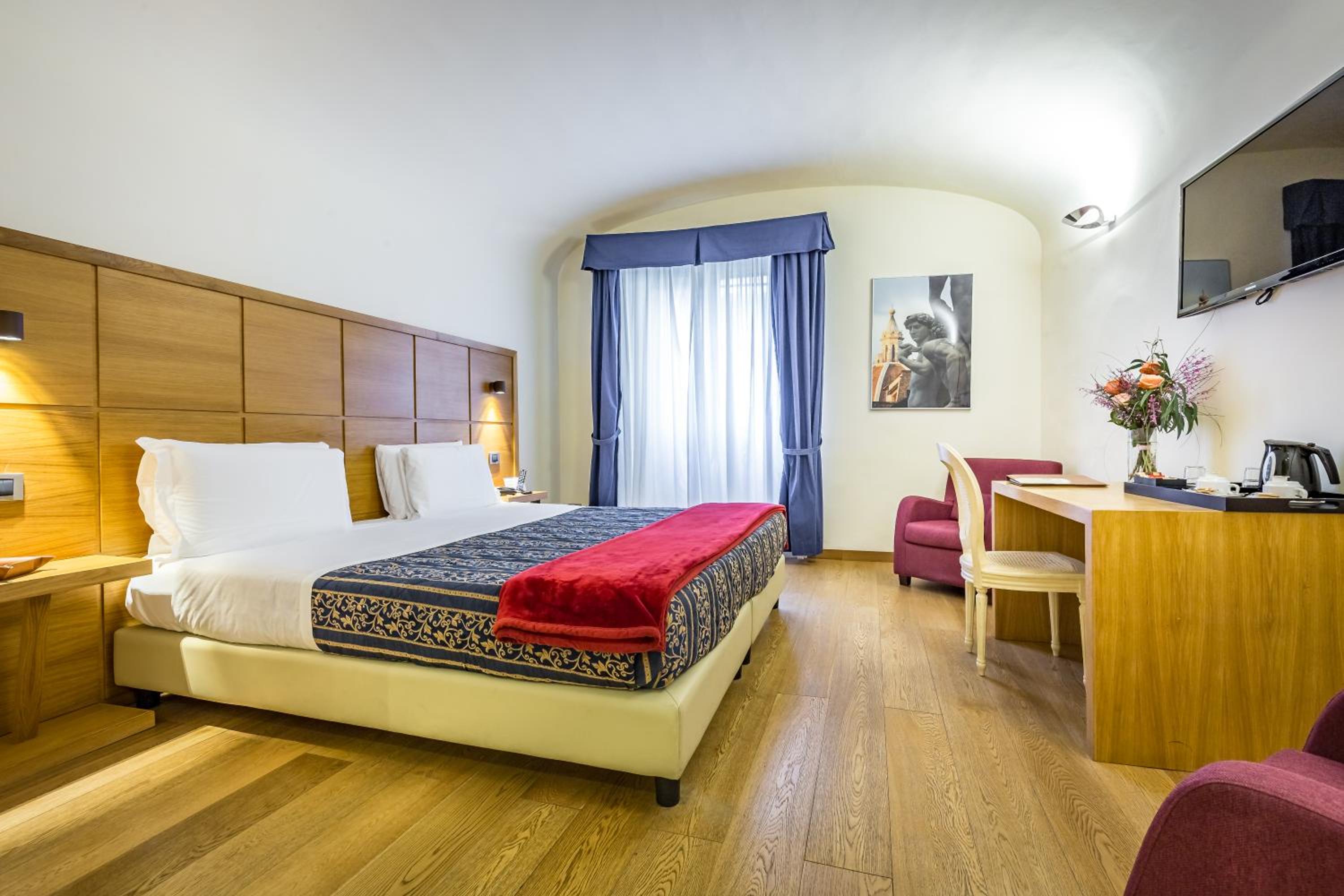 Deluxe Double Room thumbnail 6