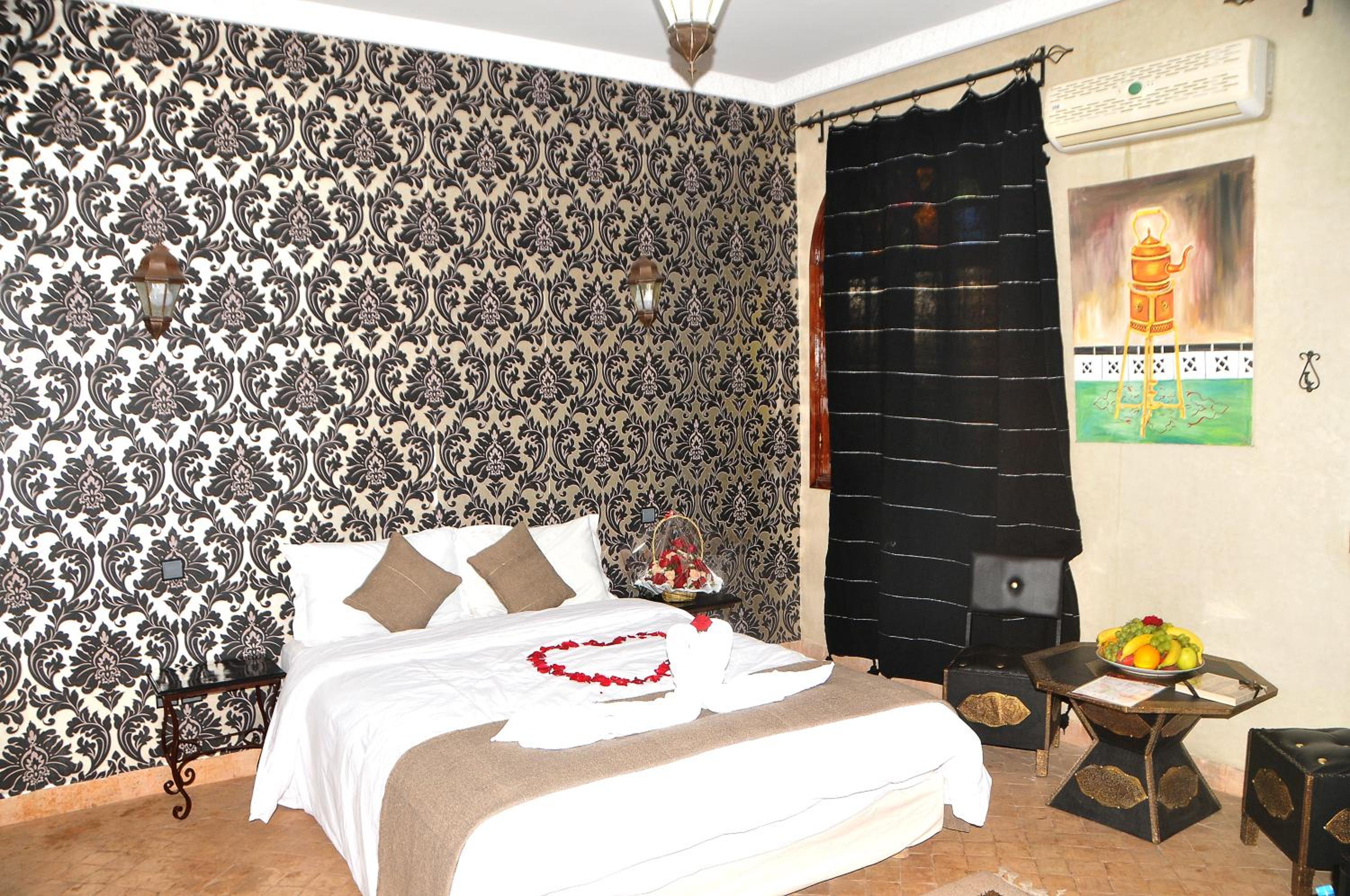 Double Room with Private Bathroom - Photo 8