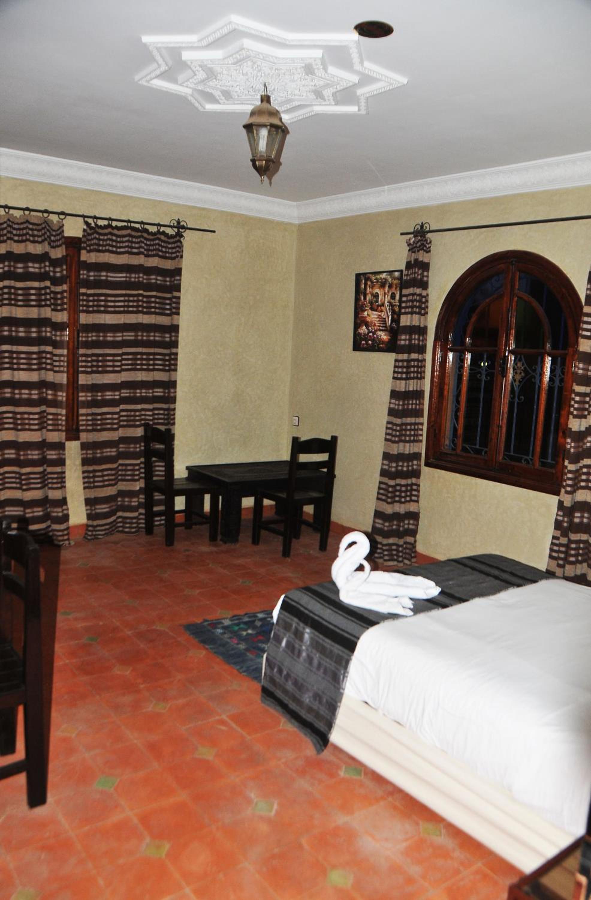 Single Room with Shared Shower and Toilet - Photo 4