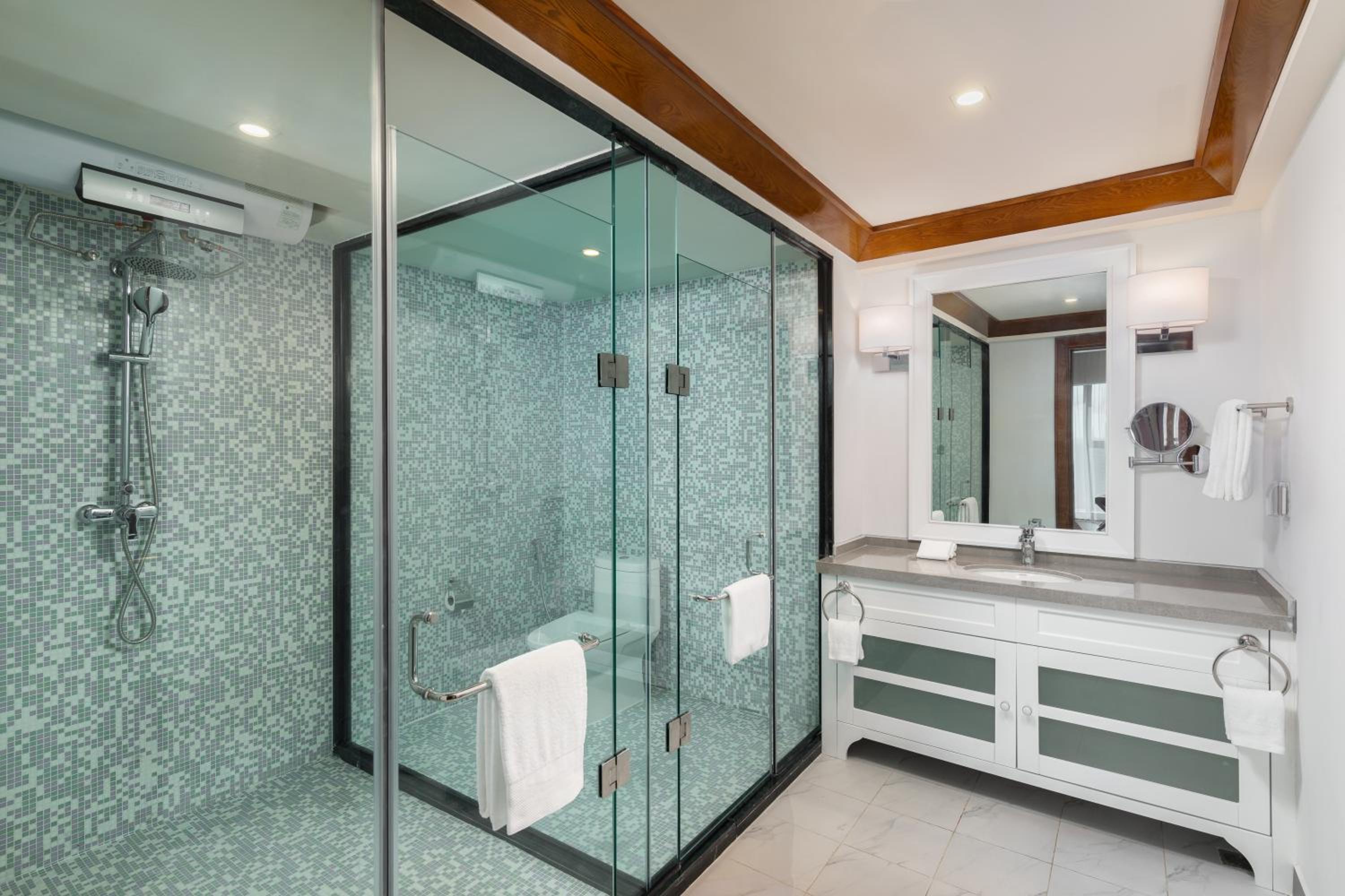 One Bedroom with Pool View - Photo 5