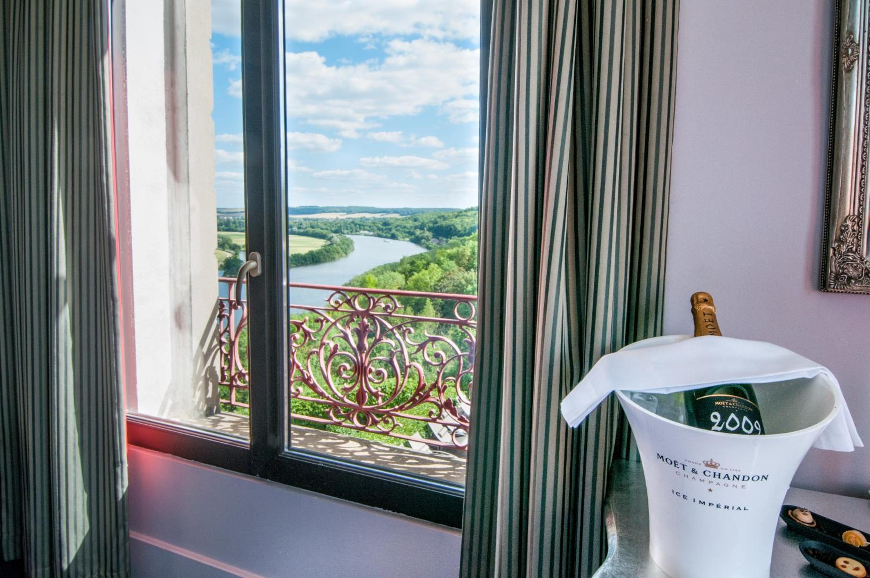 Standard Double Room with River View photo 2