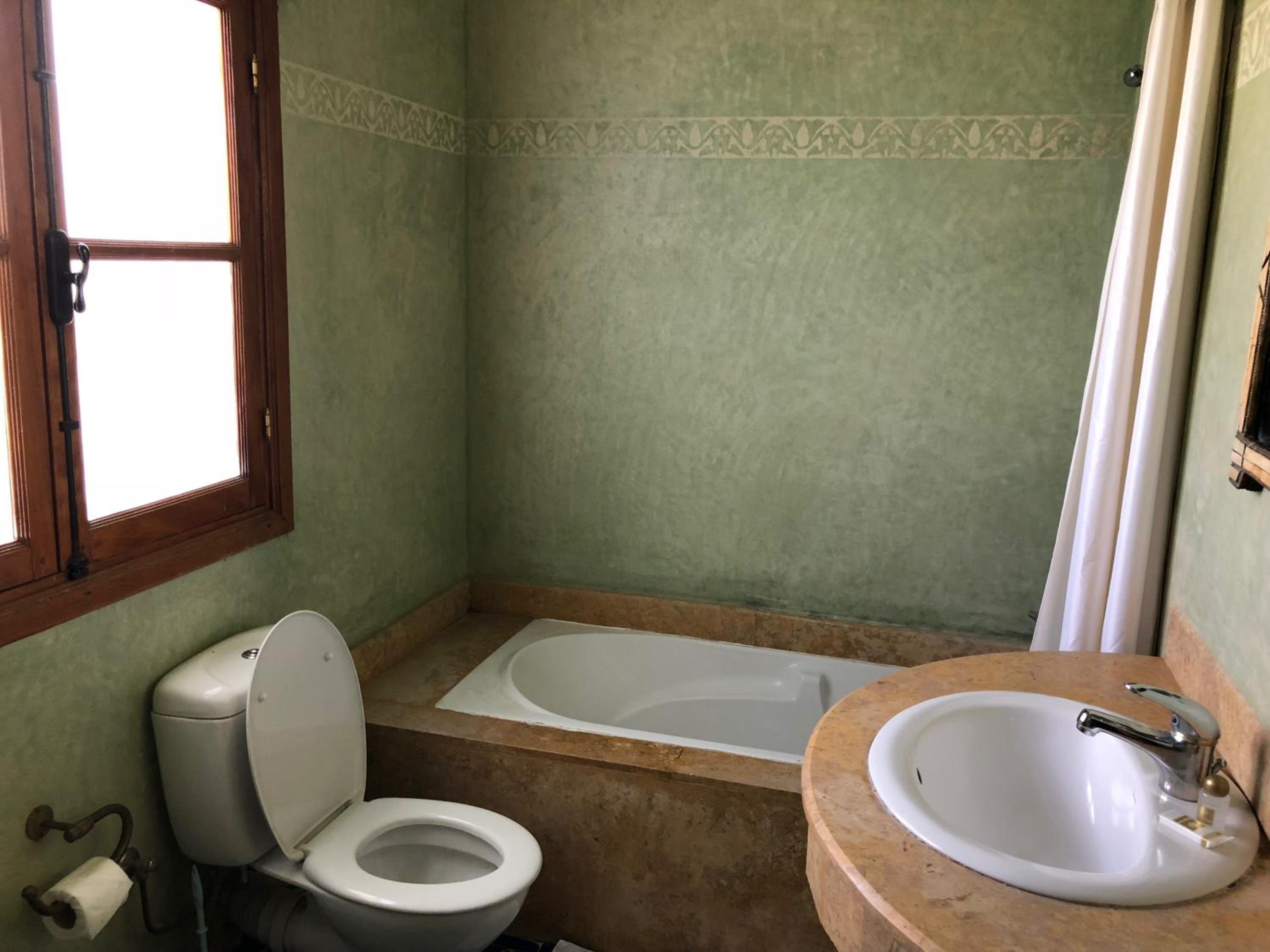 Double Room with Private Bathroom - Photo 3