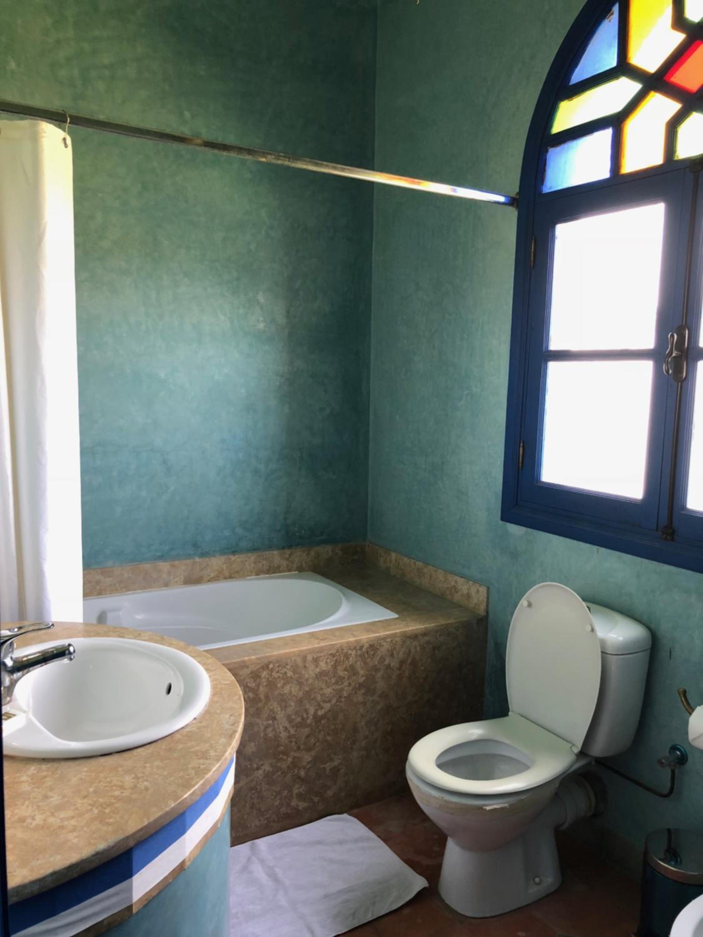 Quadruple Room with Private Bathroom - Photo 2