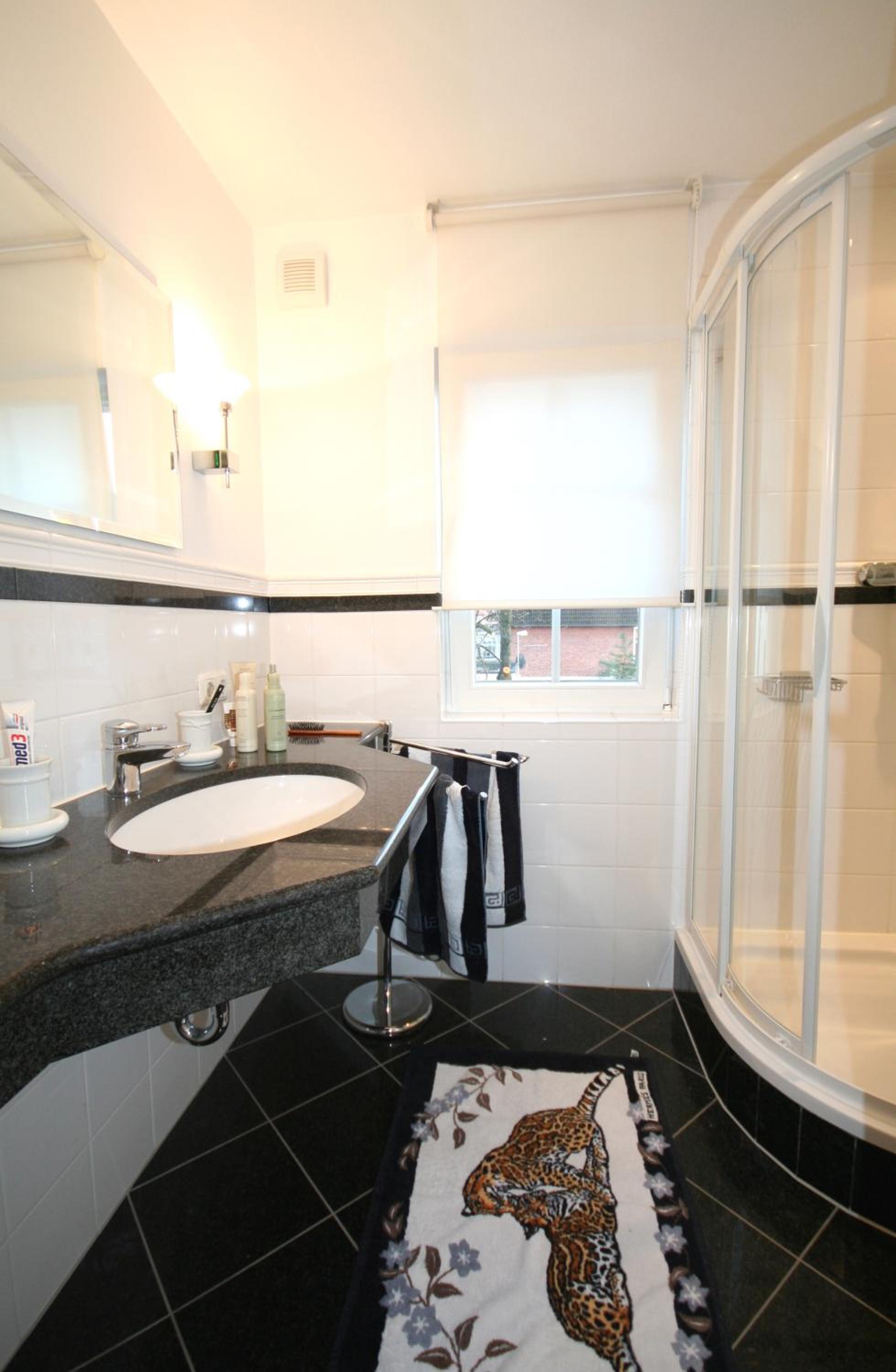 Apartment - Split Level photo 2