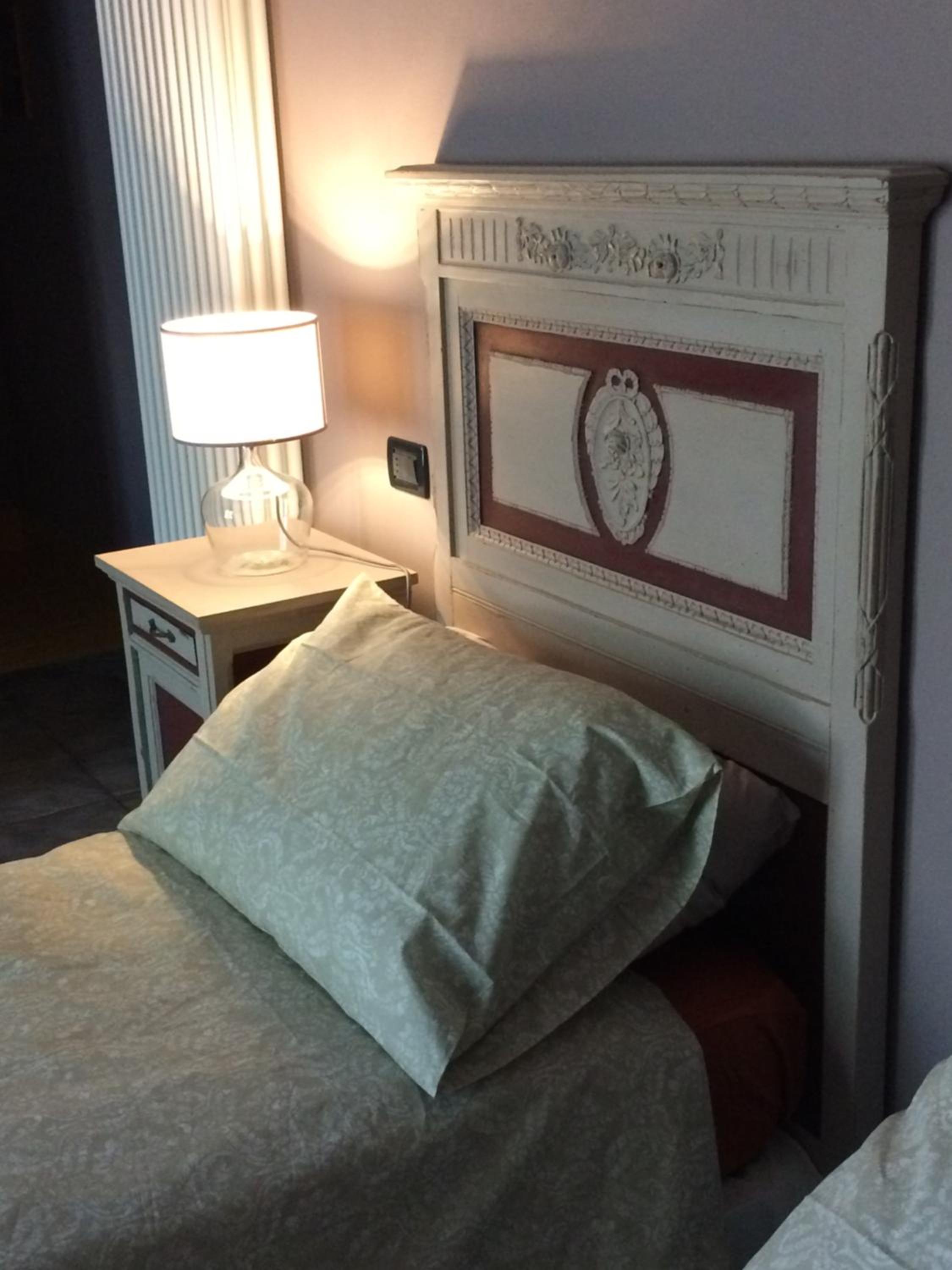 Twin Room with Private Bathroom - Photo 6