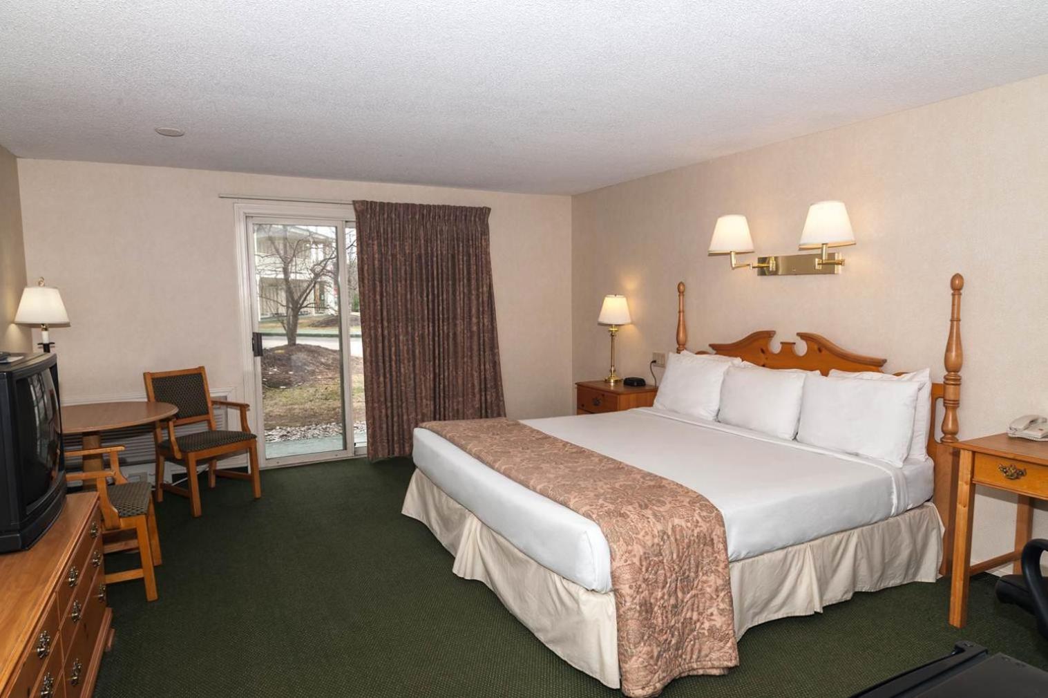 King Room with Balcony - Non Smoking/Interior Hall - Photo 1