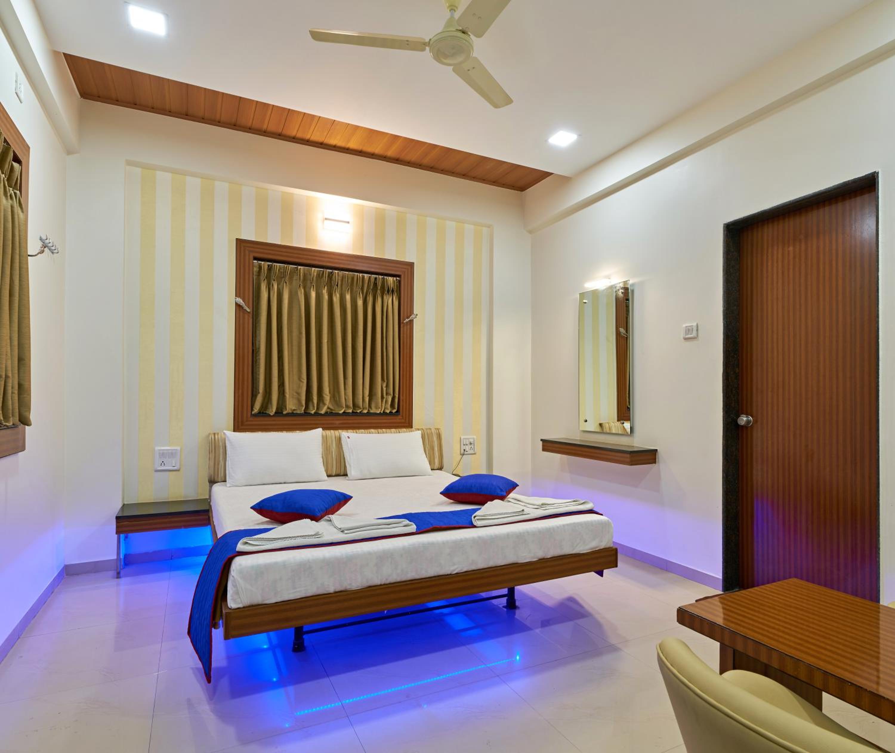 Superior Room AC - Photo 11