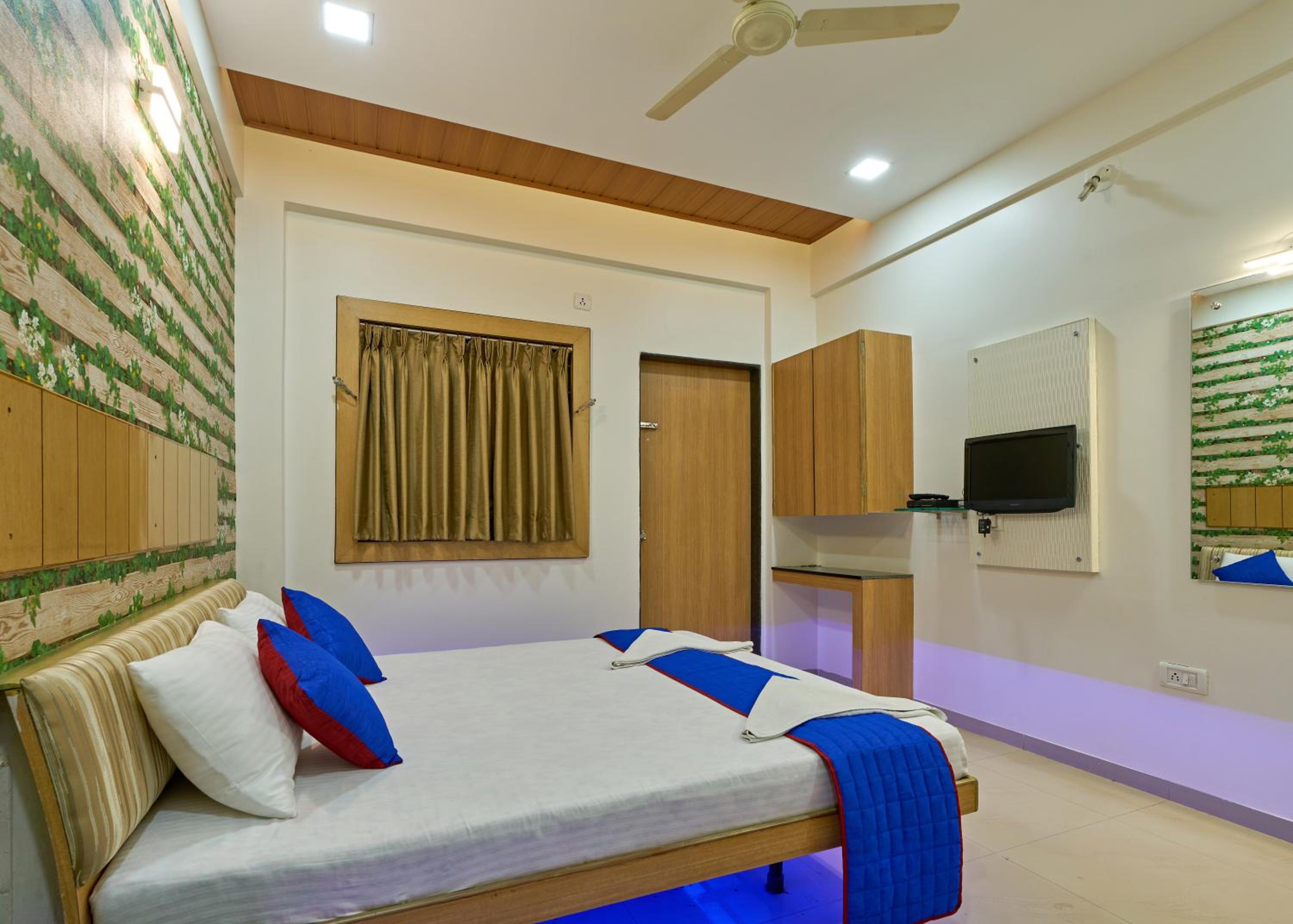 Superior Room AC - Photo 9
