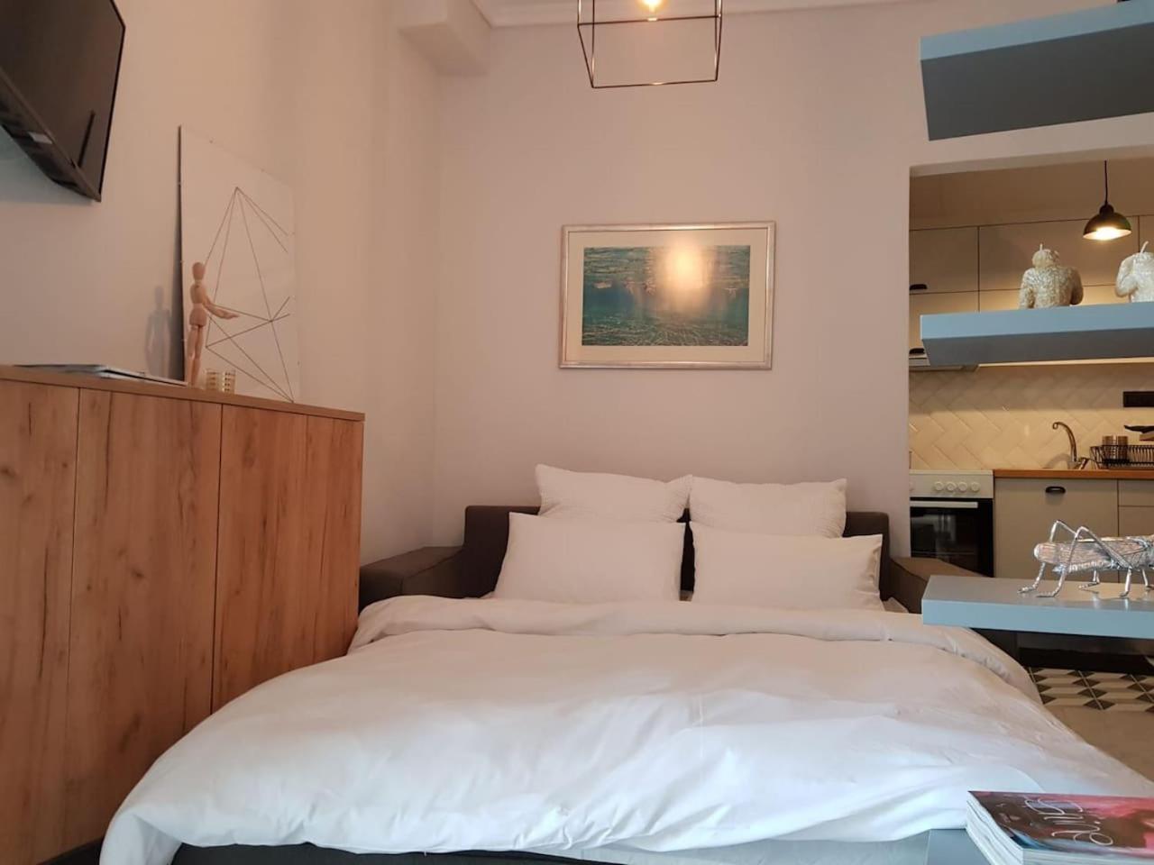 One-Bedroom Apartment - Photo 11