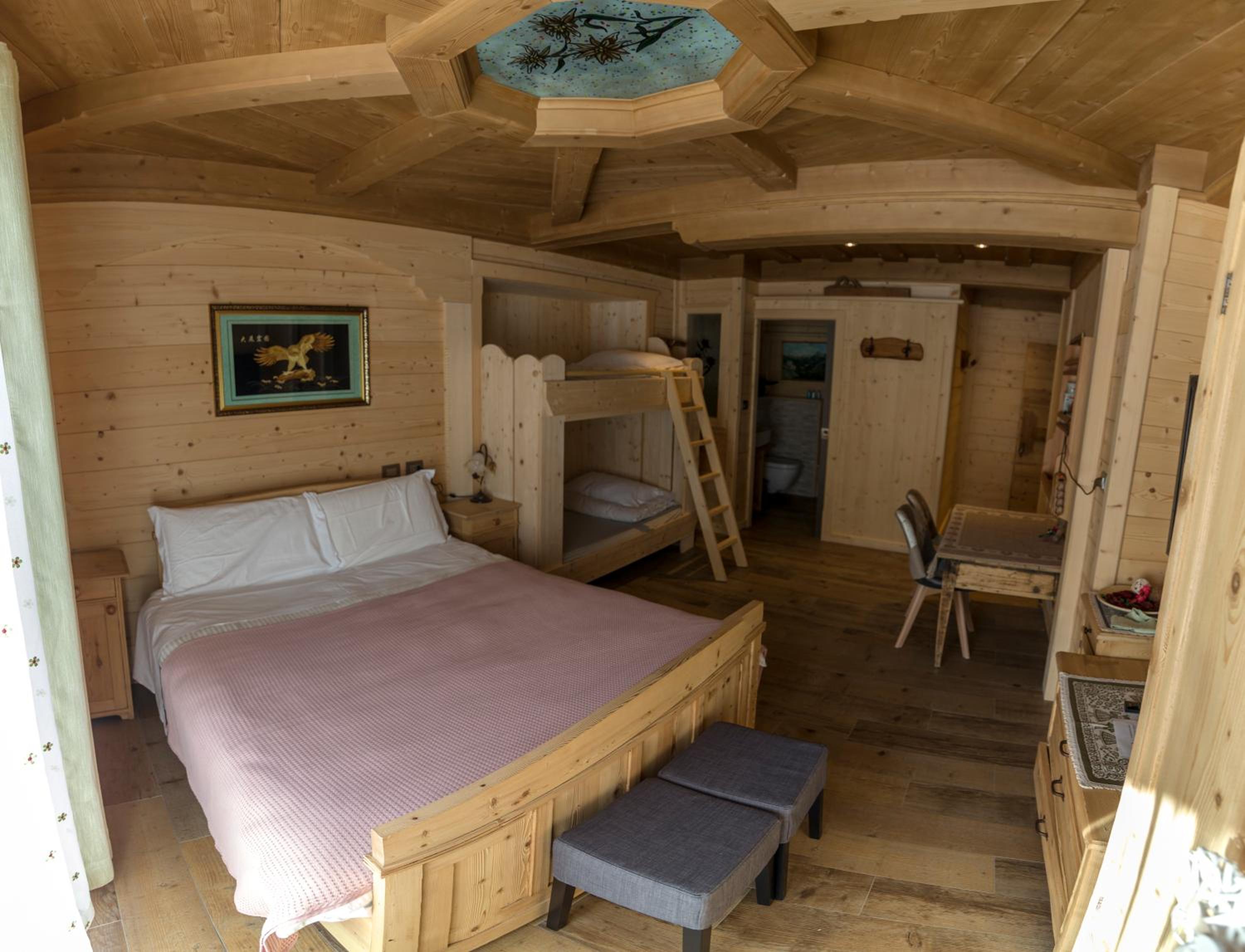 Deluxe Quadruple Room - Photo 1