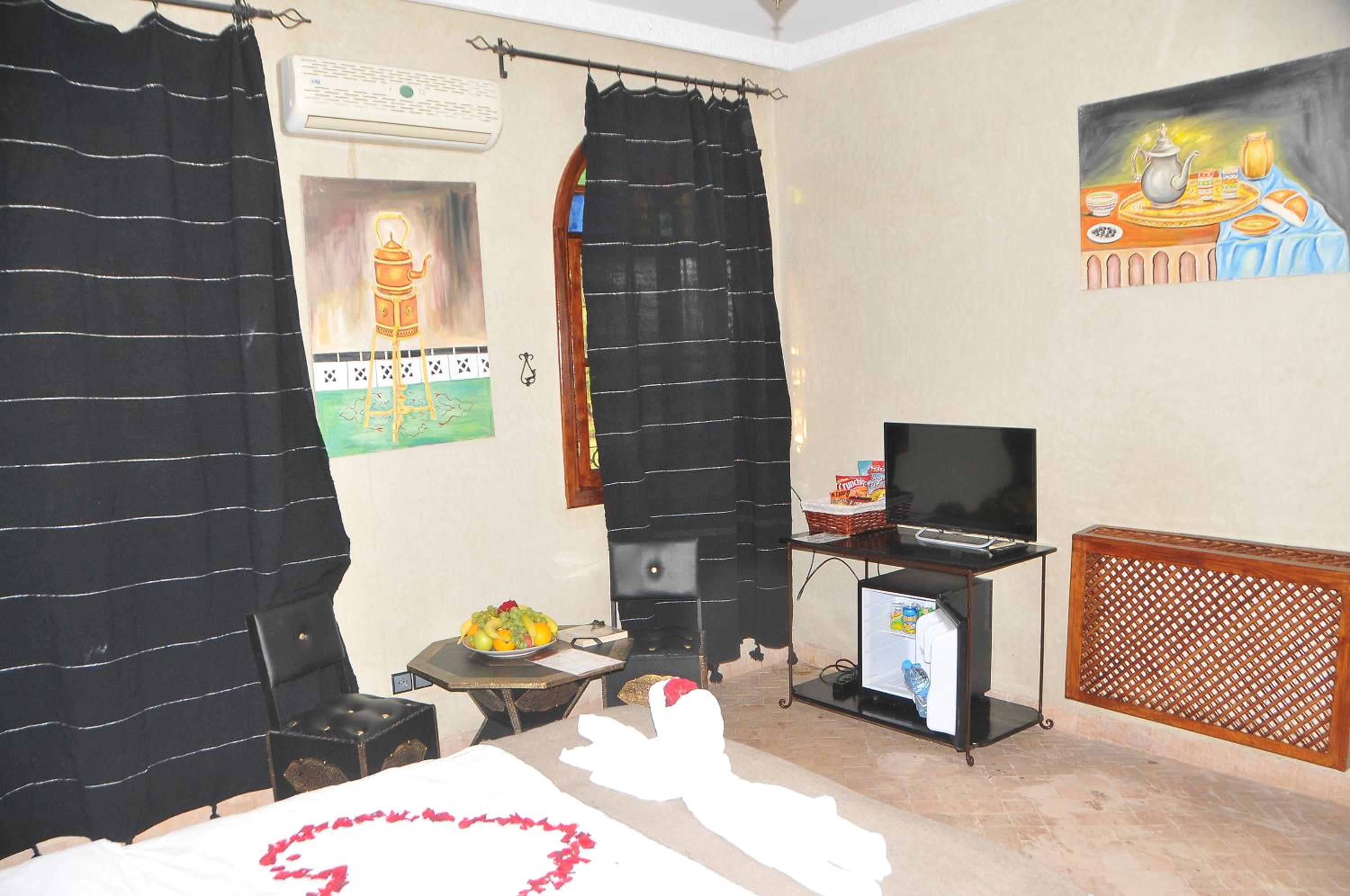 Double Room with Private Bathroom - Photo 2