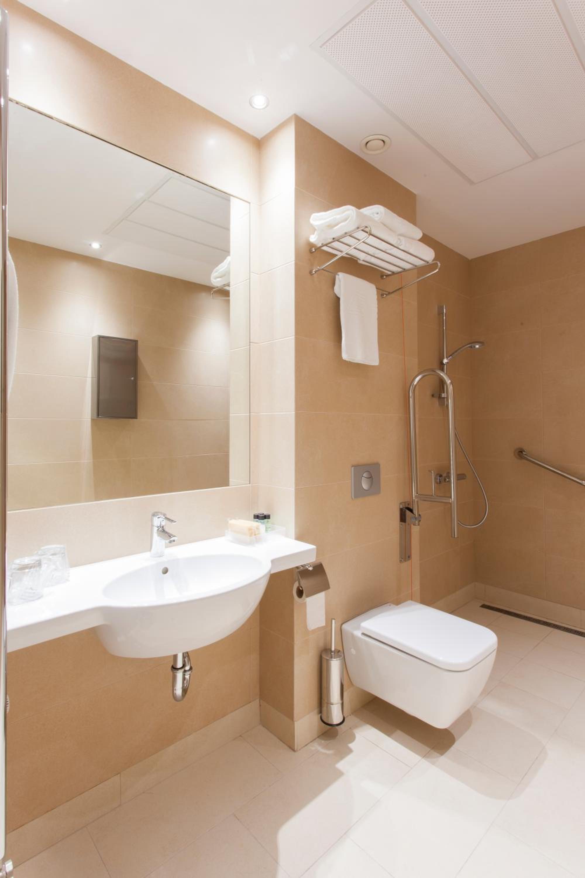 Double or Twin Room - Photo 4